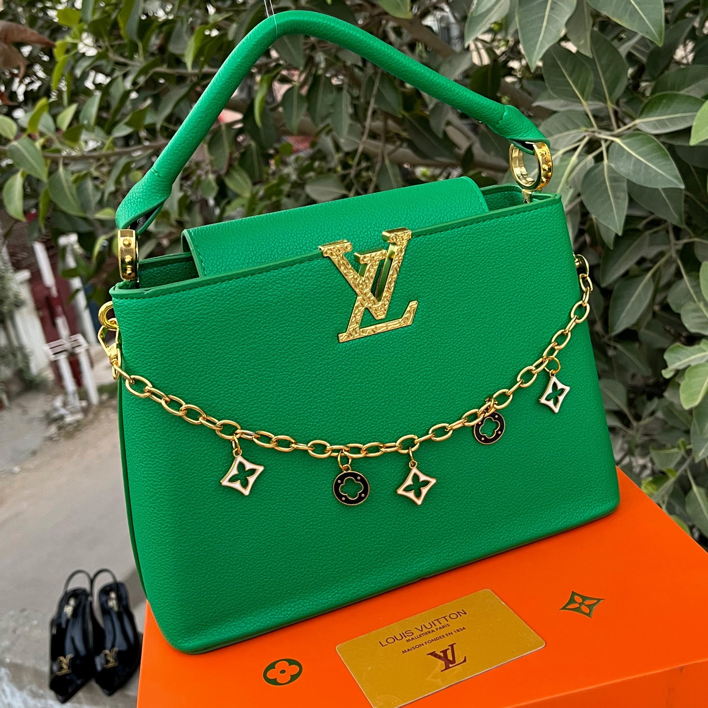 Luxury Brand L-V Lou-is Vui-tton Capucine Handbag for Women