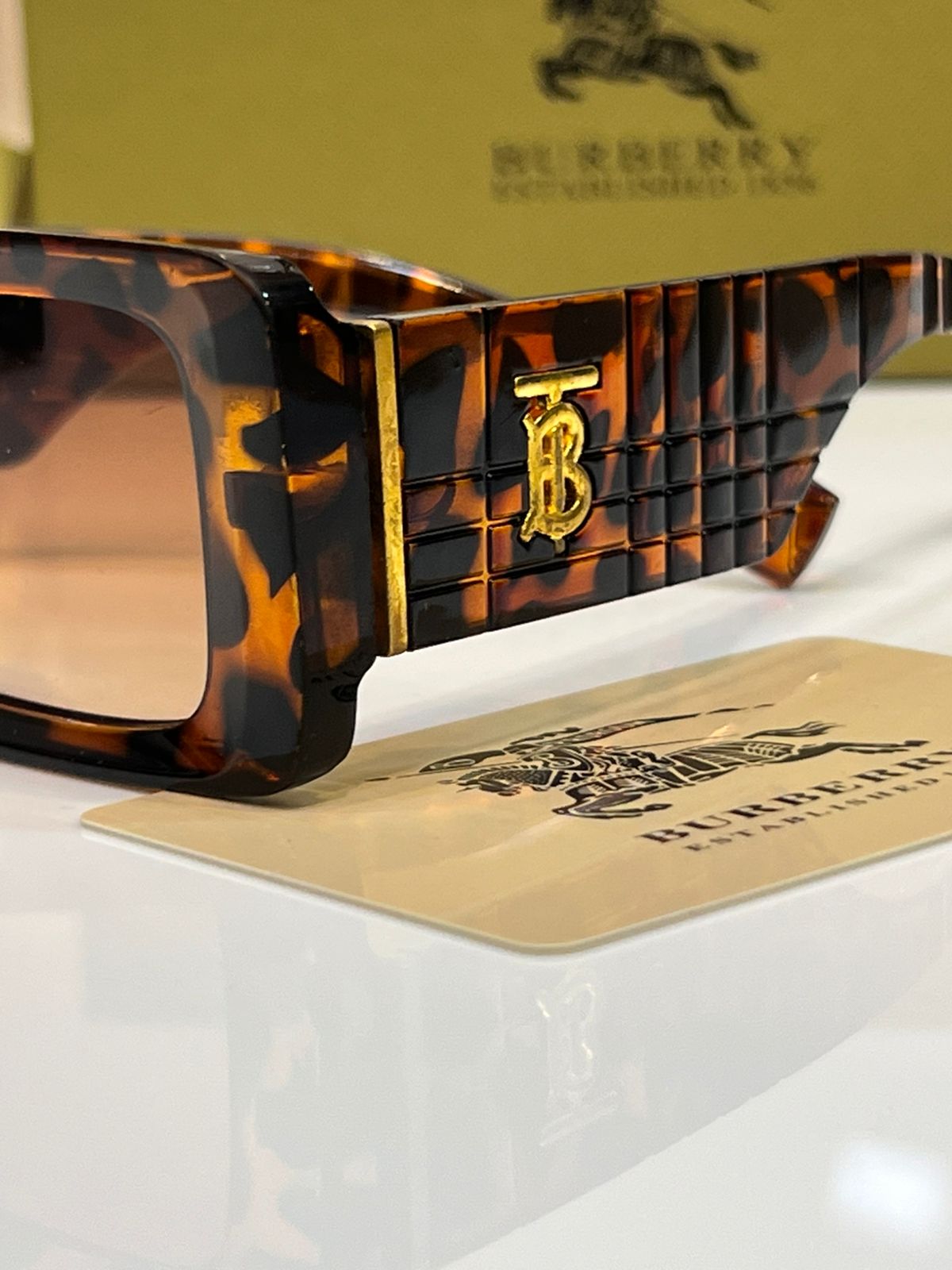 Famous Brand Bur-berry Sunglasses for Men and Women Unisex model