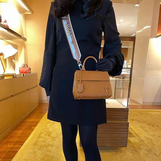 Luxury Brand L-V Lou-is Vui-tton  Cluny Crossbody Bag for Women