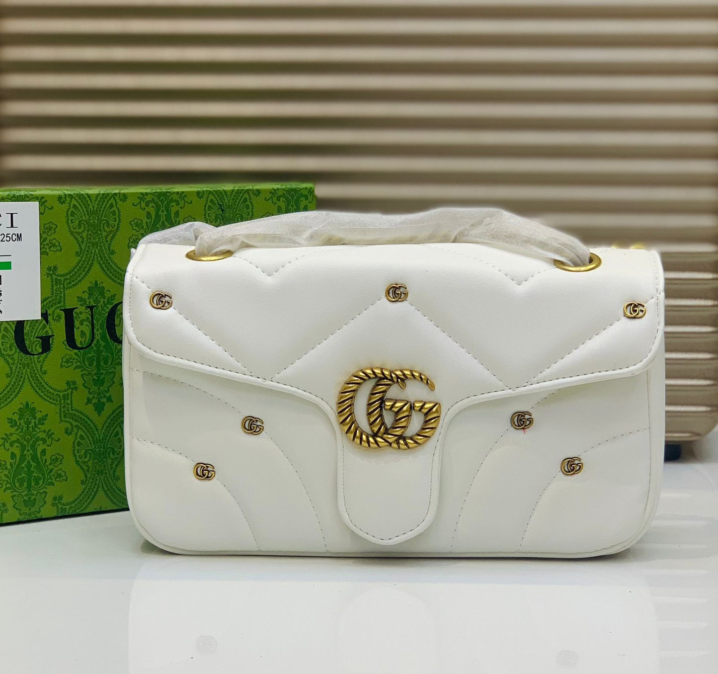 Famous Brand GG Gu-cci Mormont with Golden Emblem Shoulder bag for Women