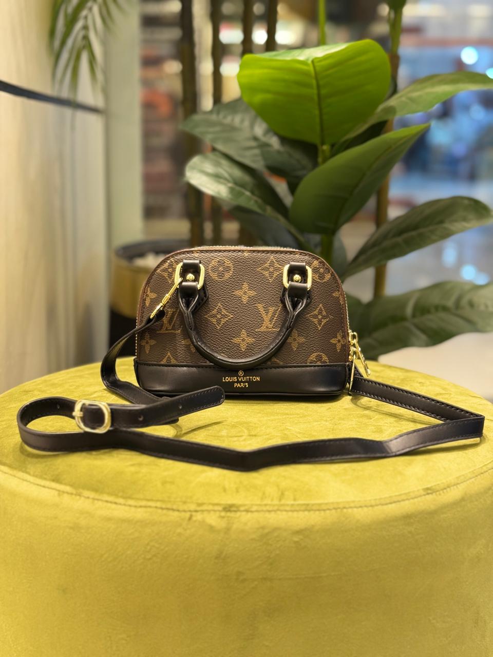 Famous Brand Lv Lou-is Vuit-ton Alma Mini Size Shoulder bag for Women