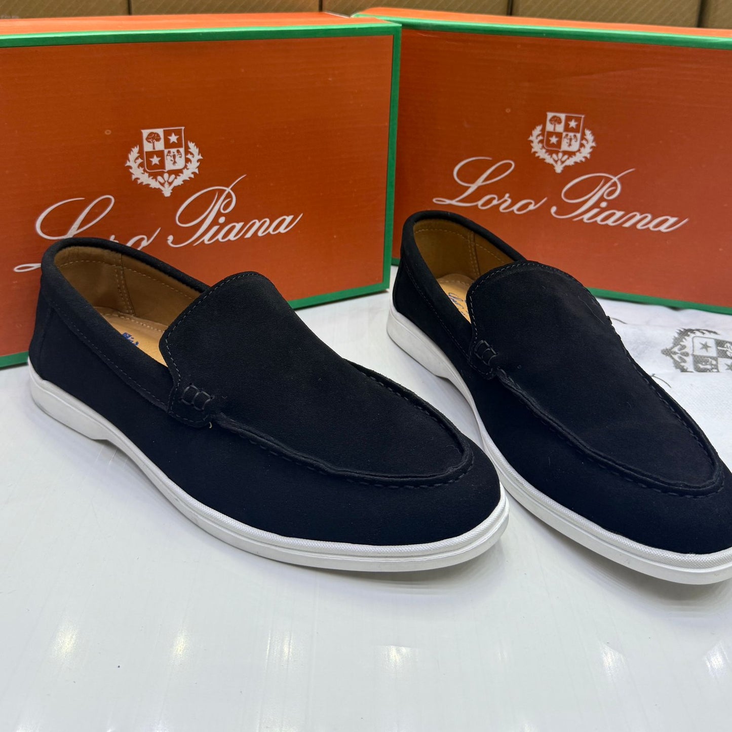 Lo ro Pia na Black Color Shoes for Men and Women