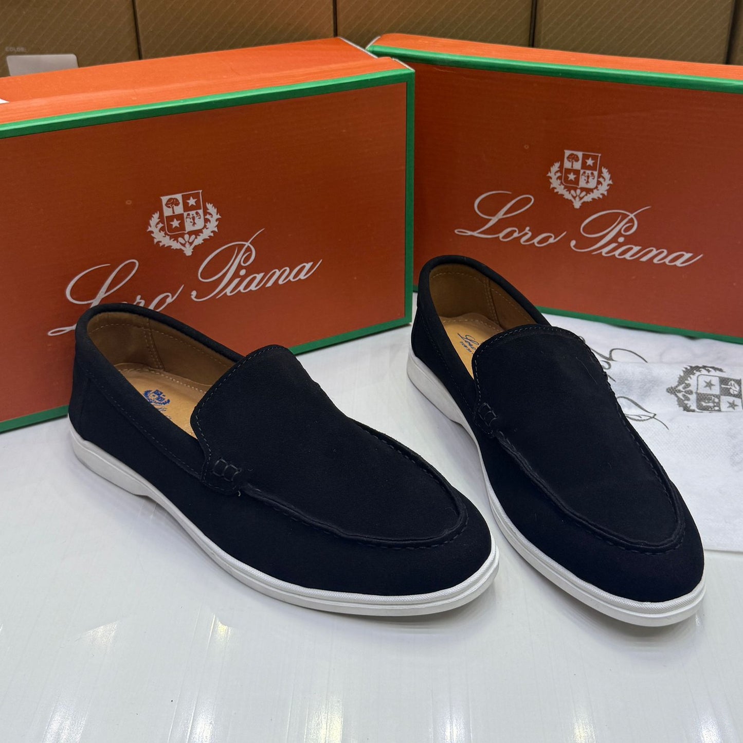 Lo ro Pia na Black Color Shoes for Men and Women
