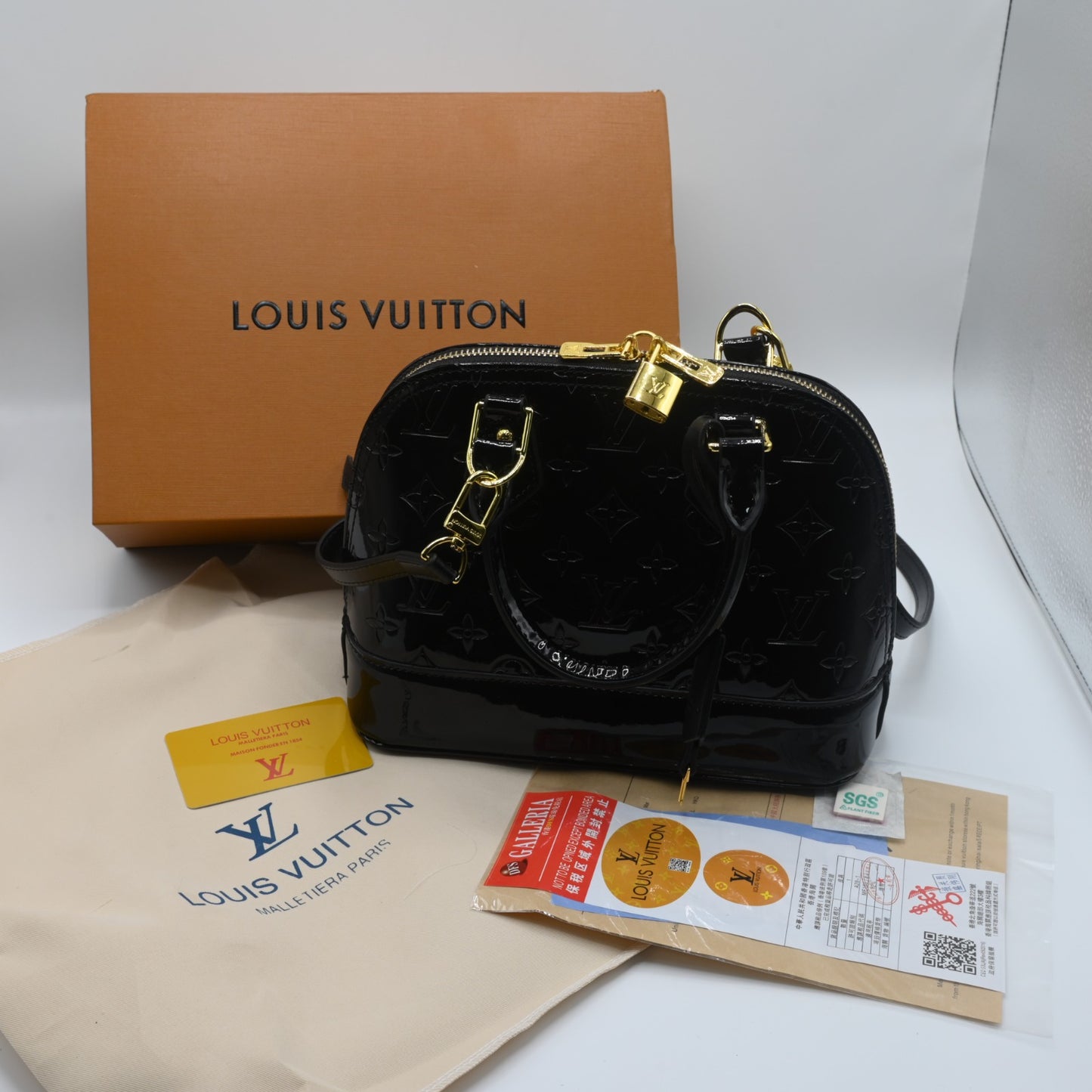 Famous Lve Alma Medium Size Shoulder bag for Women