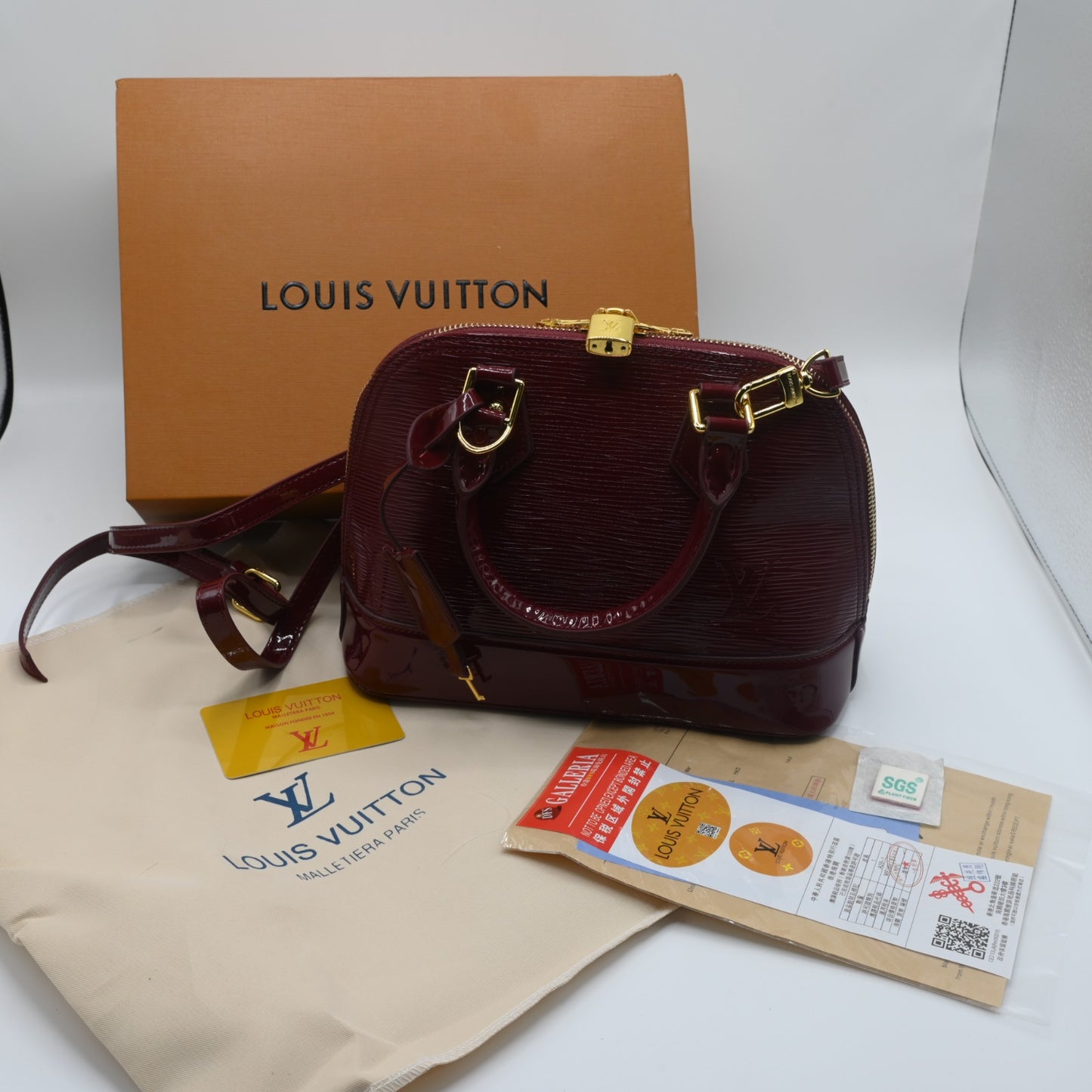 Famous Lve Alma Medium Size Shoulder bag for Women