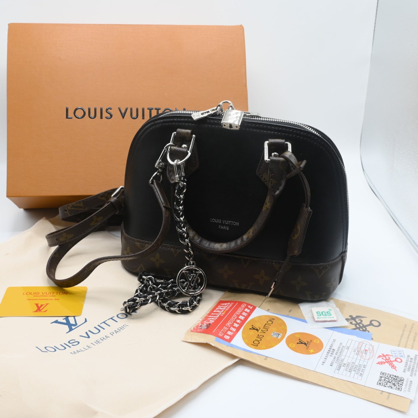 Famous Lve Alma Medium Size Shoulder bag for Women
