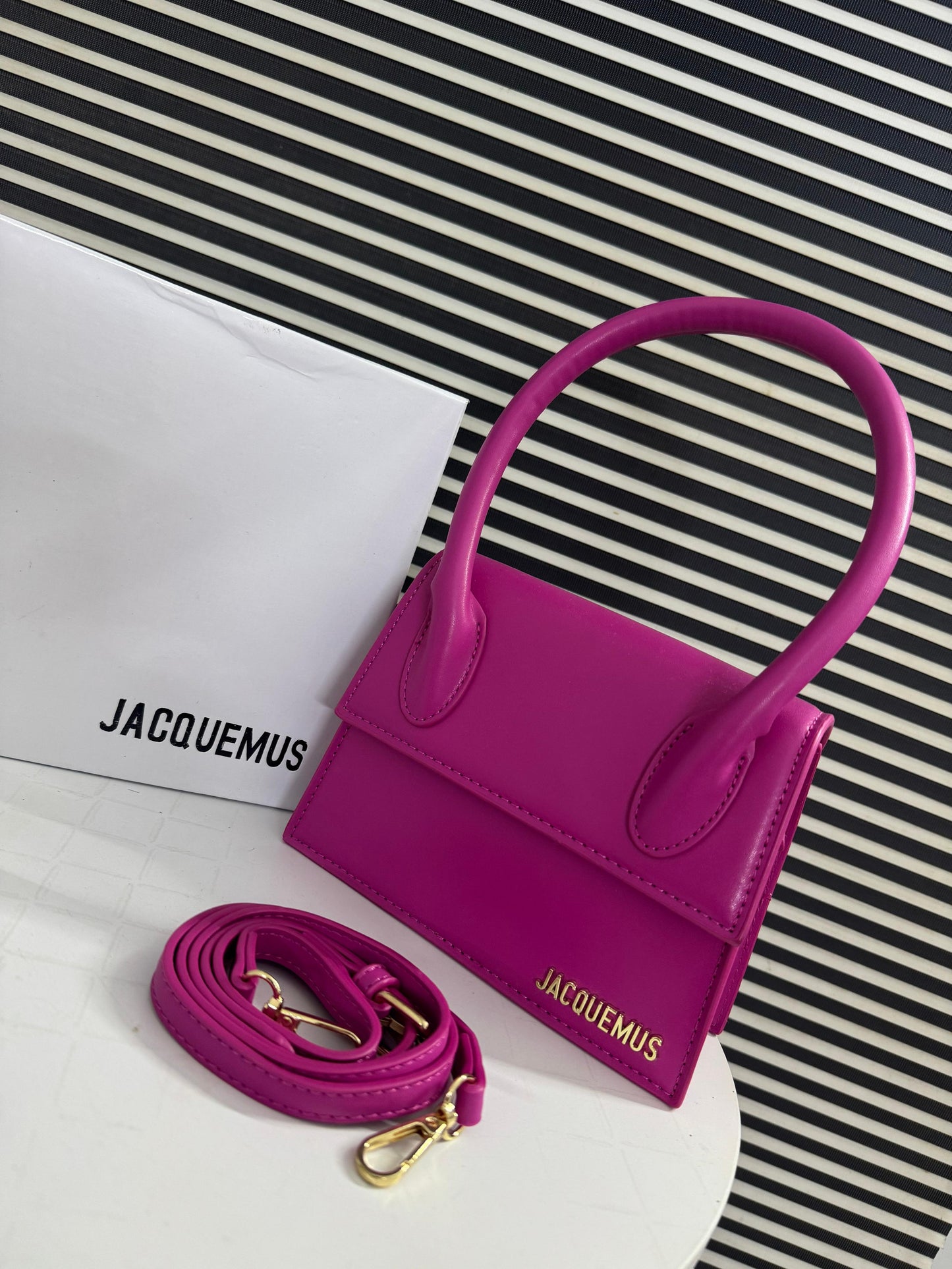 Jacq-uemus Le Chiquito Moyen Handbag for Women