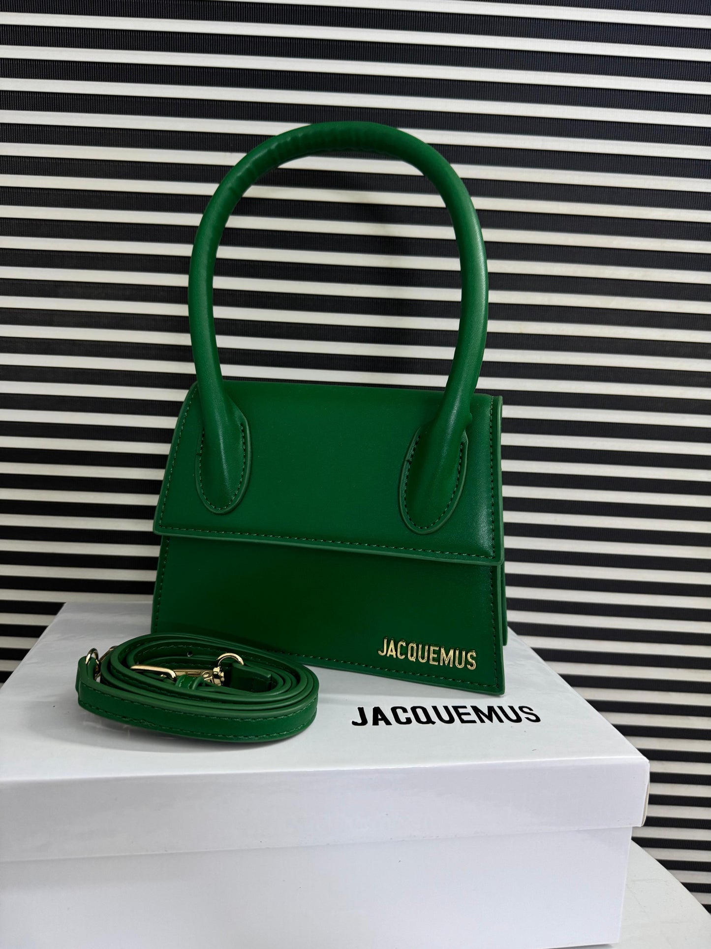 Jacq-uemus Le Chiquito Moyen Handbag for Women
