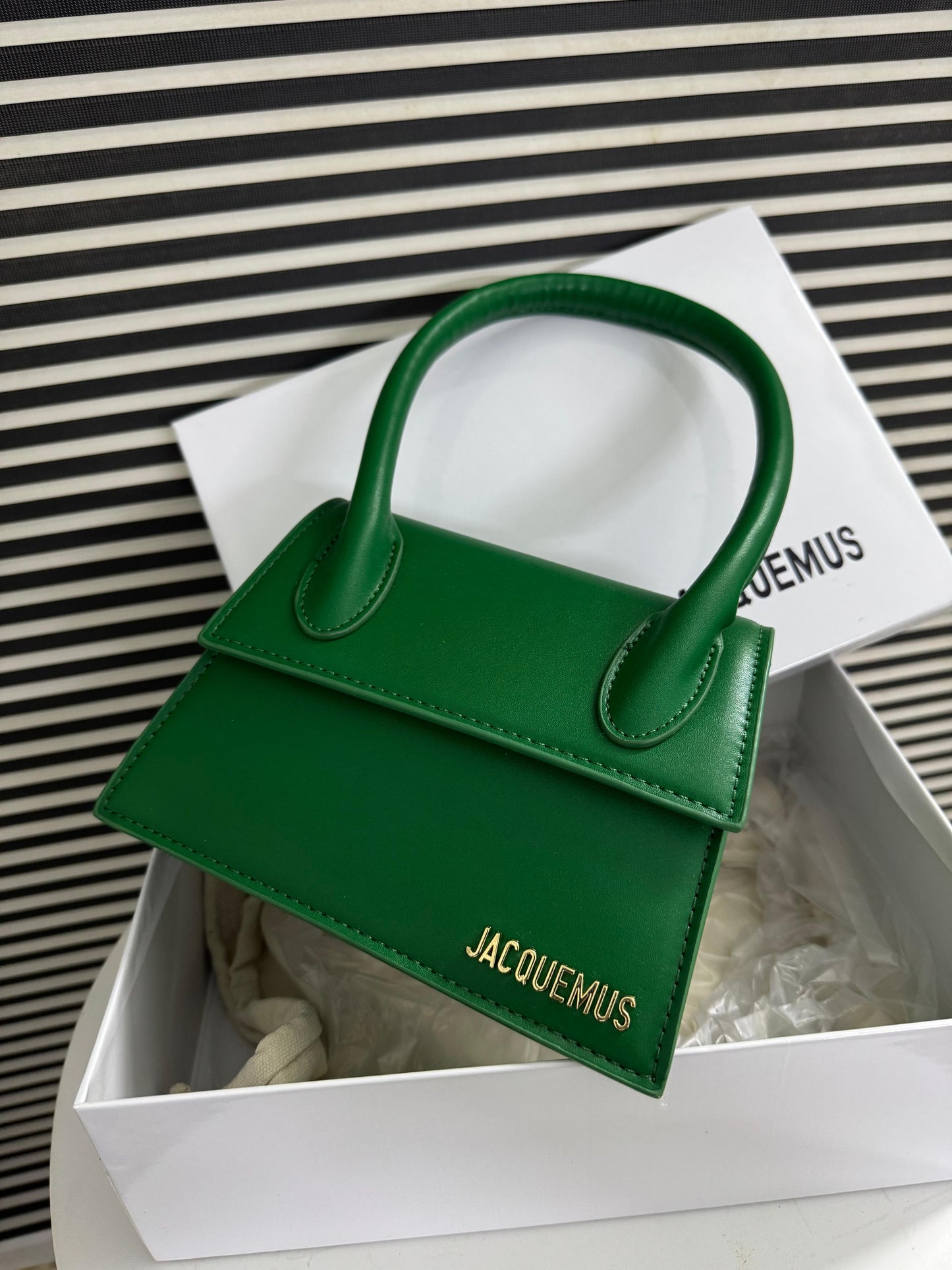 Jacq-uemus Le Chiquito Moyen Handbag for Women