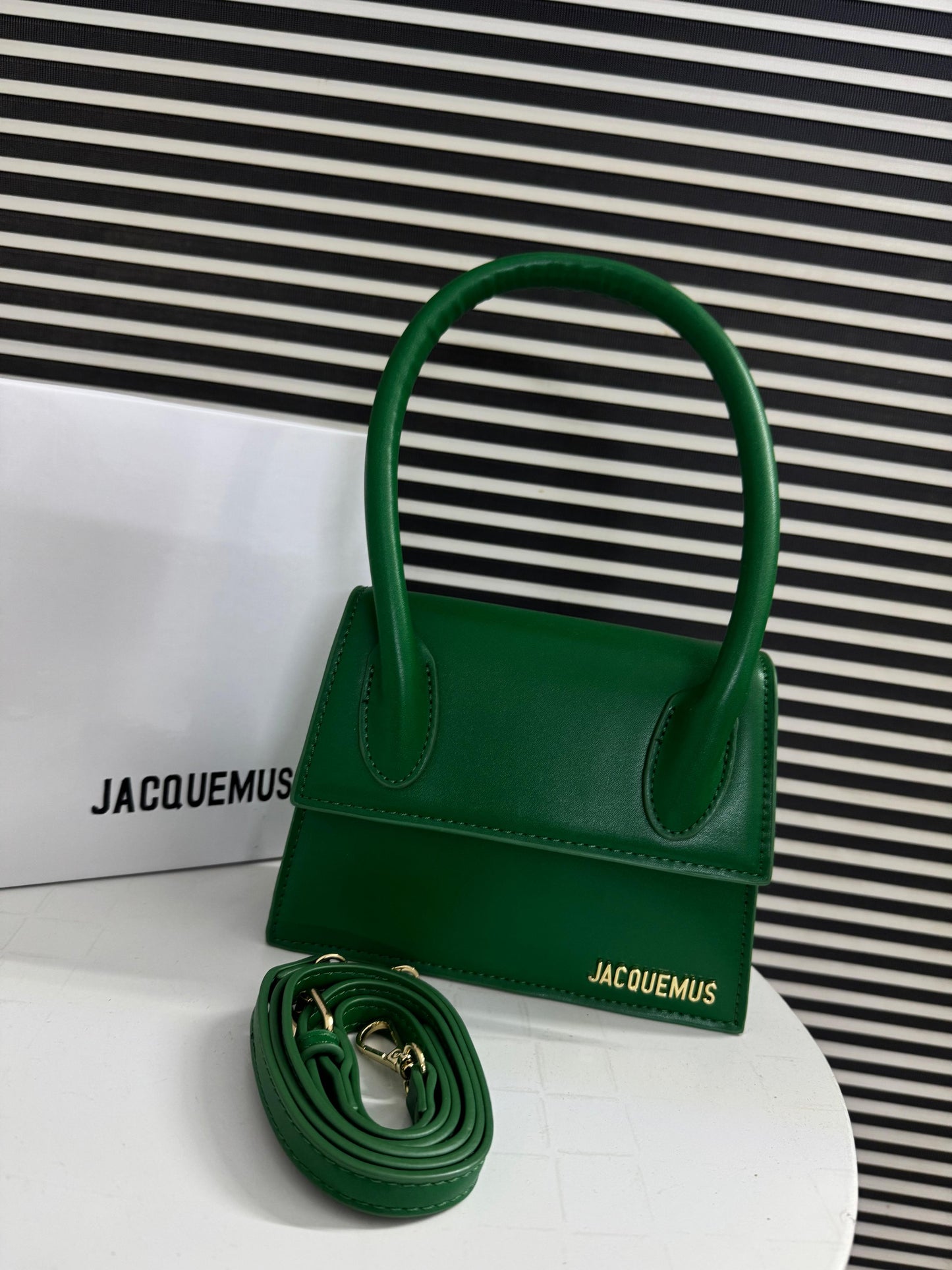 Jacq-uemus Le Chiquito Moyen Handbag for Women