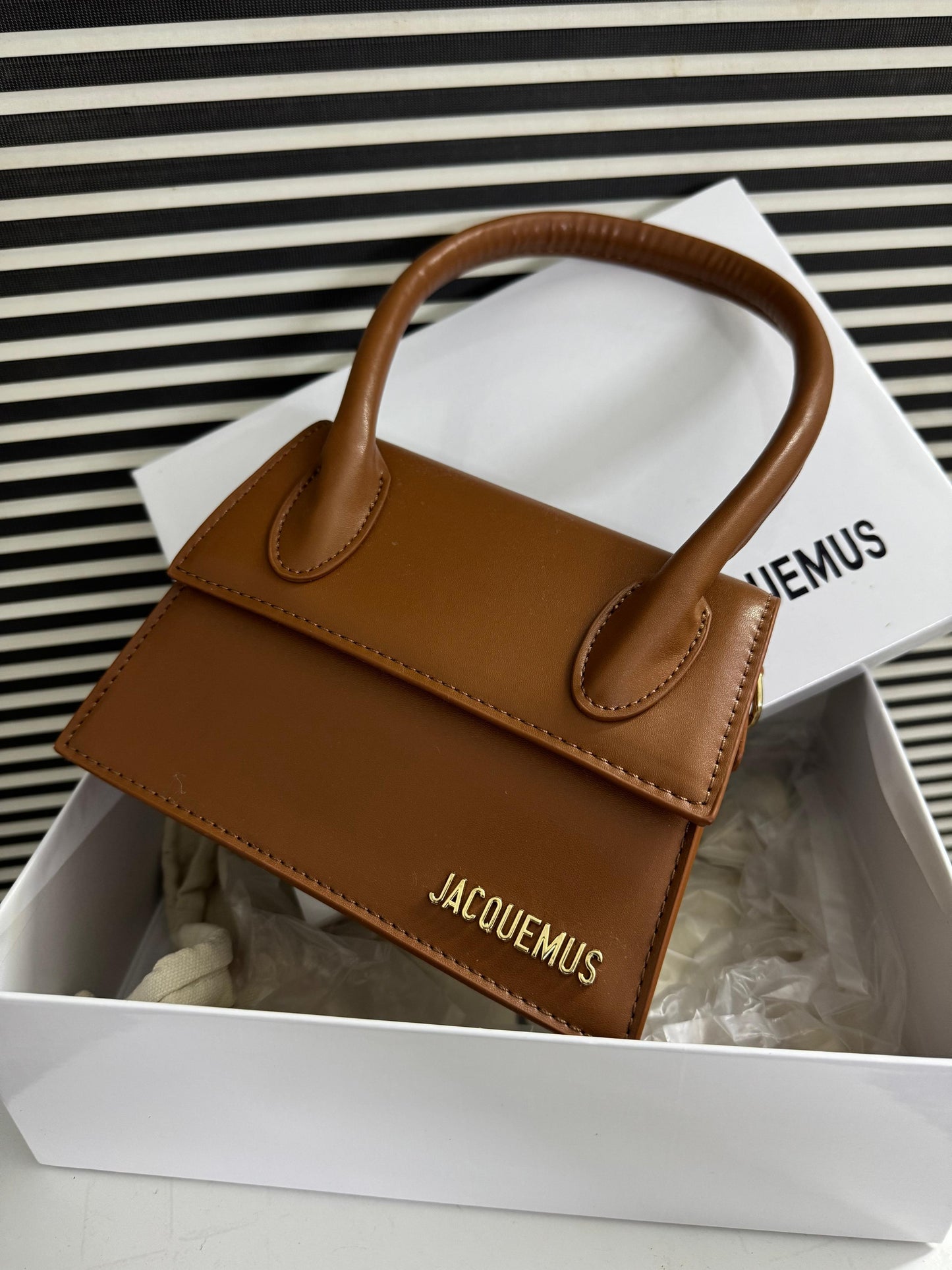 Jacq-uemus Le Chiquito Moyen Handbag for Women