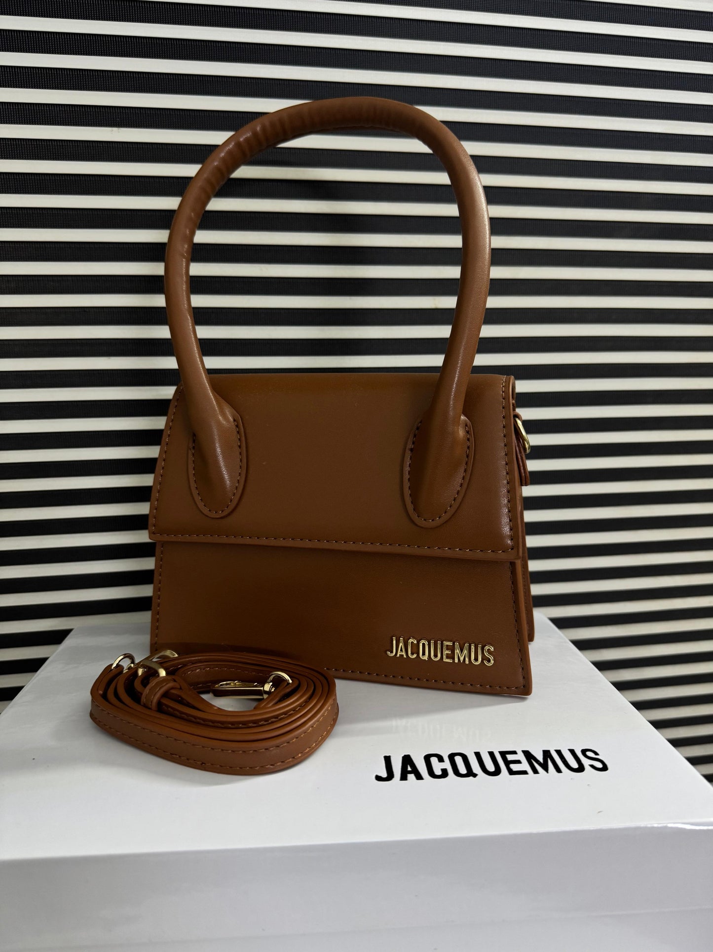 Jacq-uemus Le Chiquito Moyen Handbag for Women
