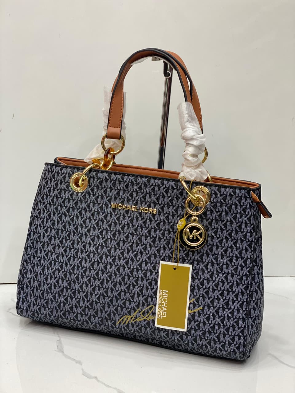 Famous M K Shoulder bag for Women