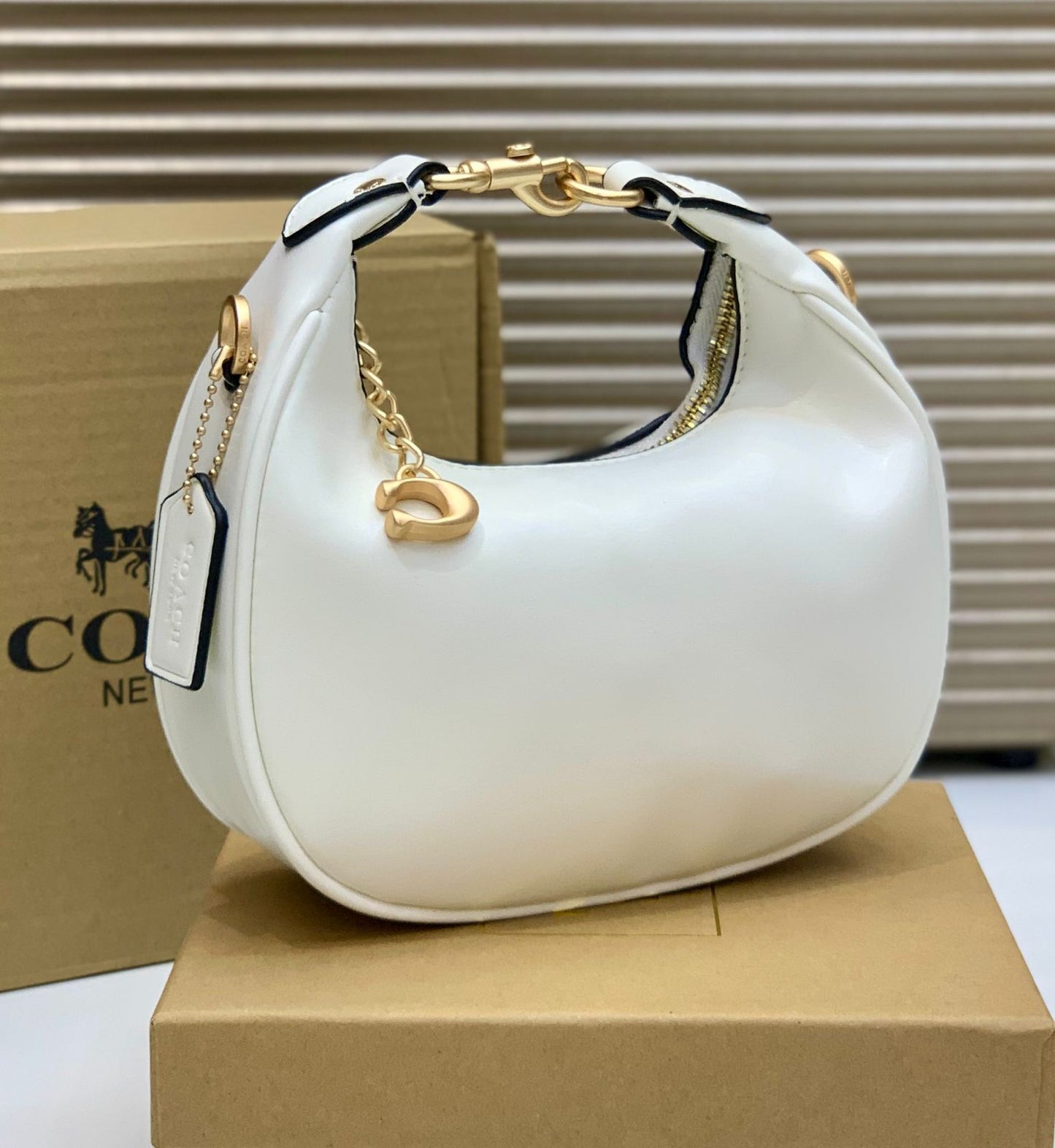 Premium Quality Coch (9 Colors)Jonnie Shoulder bag for Women