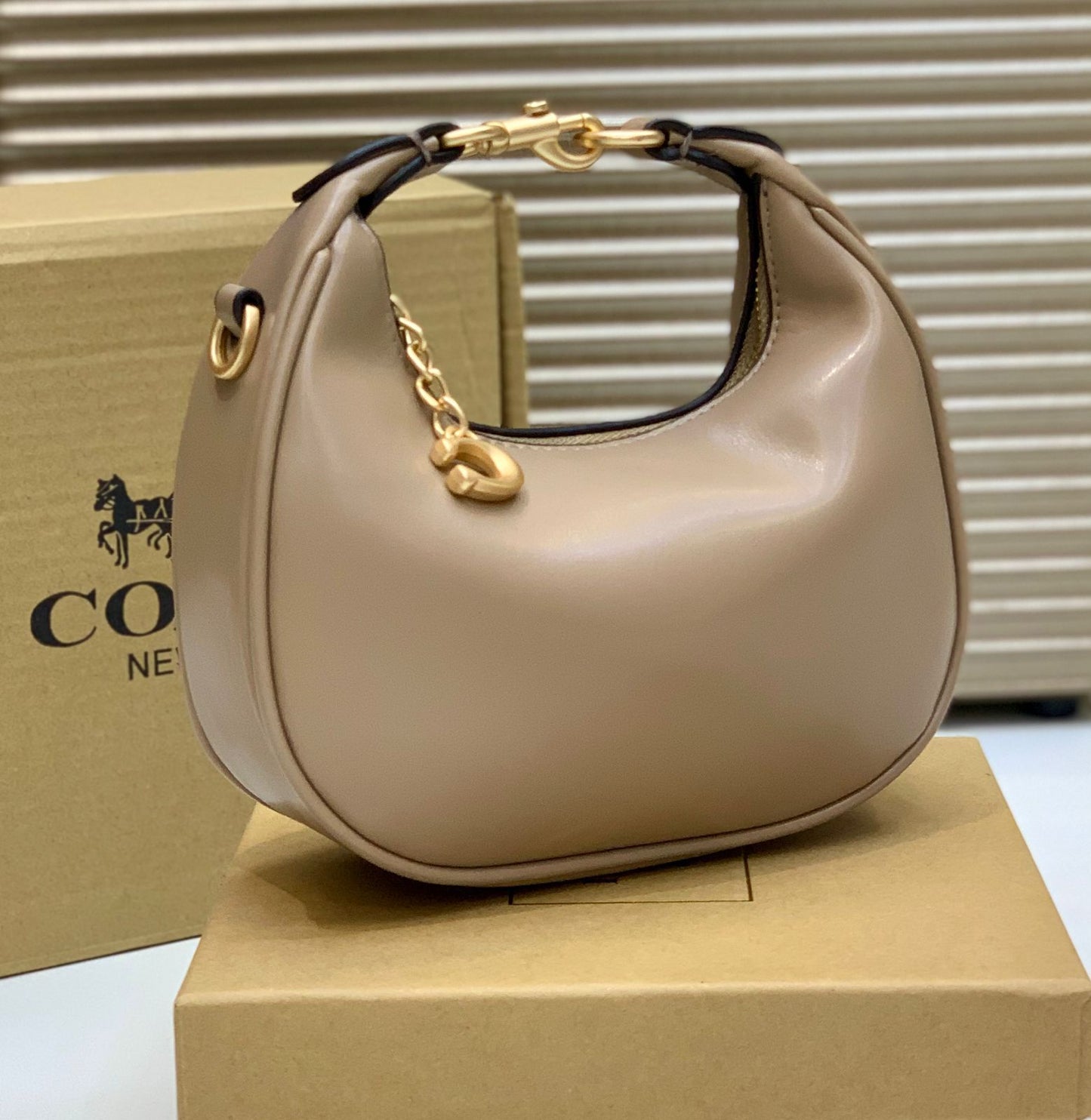 Premium Quality Coch (9 Colors)Jonnie Shoulder bag for Women