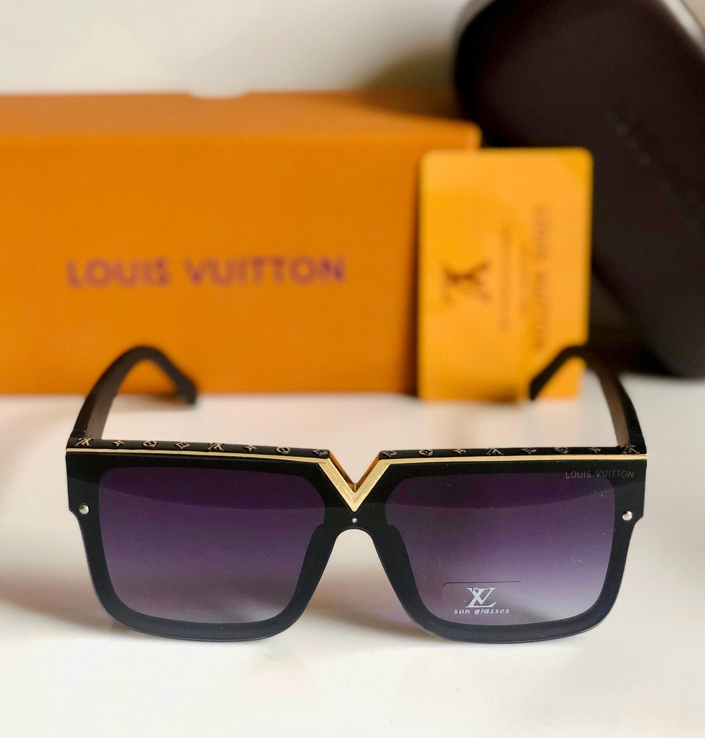 Lve Sunglasses for Men and Women Unisex Model