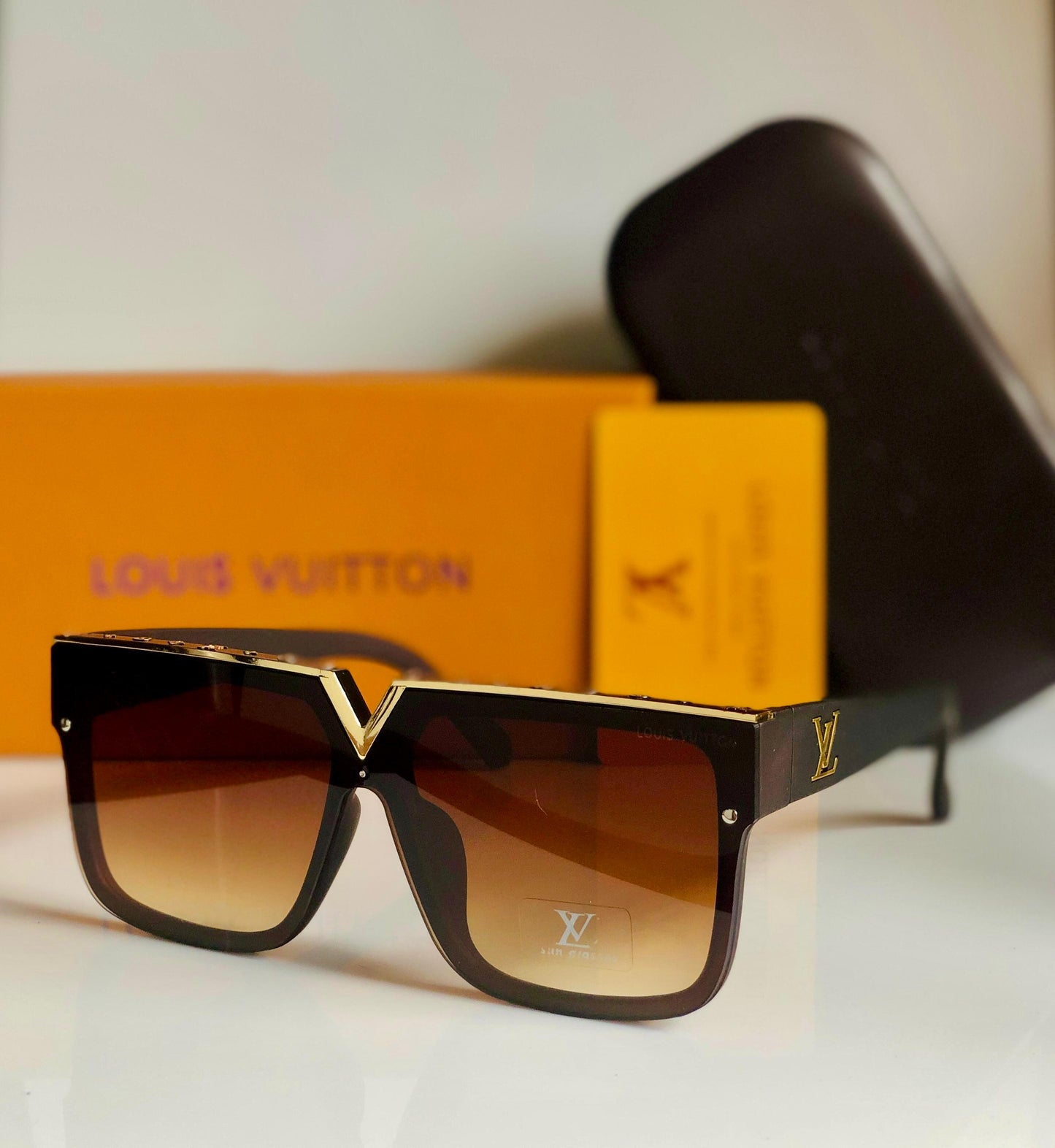 Lve Sunglasses for Men and Women Unisex Model