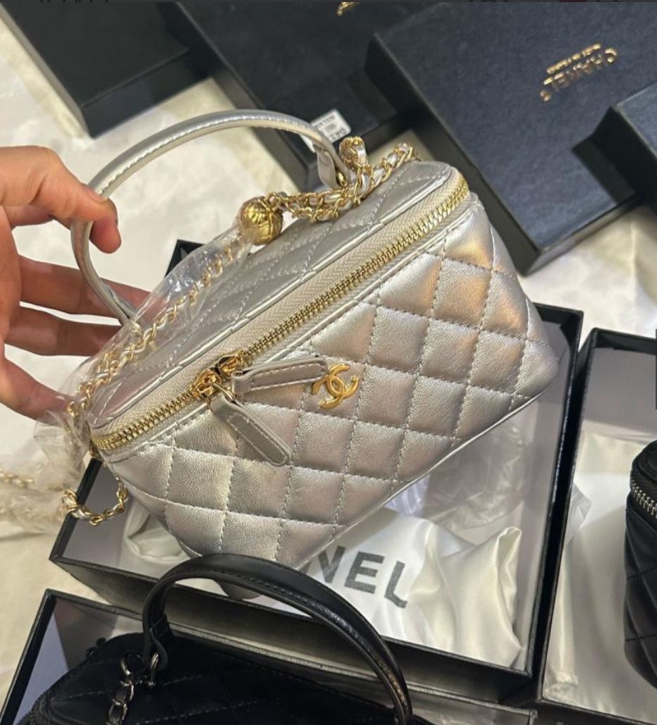 Channel Vanity Case for Women