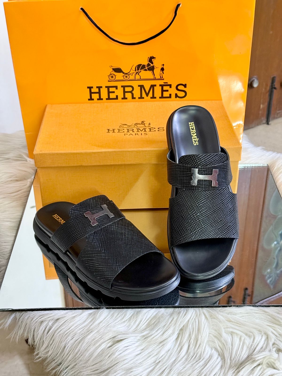 Her-mes H Black Slipper for Men