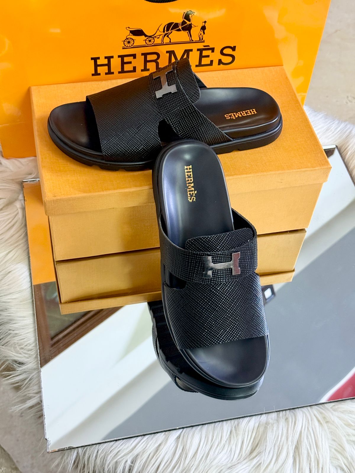 Her-mes H Black Slipper for Men