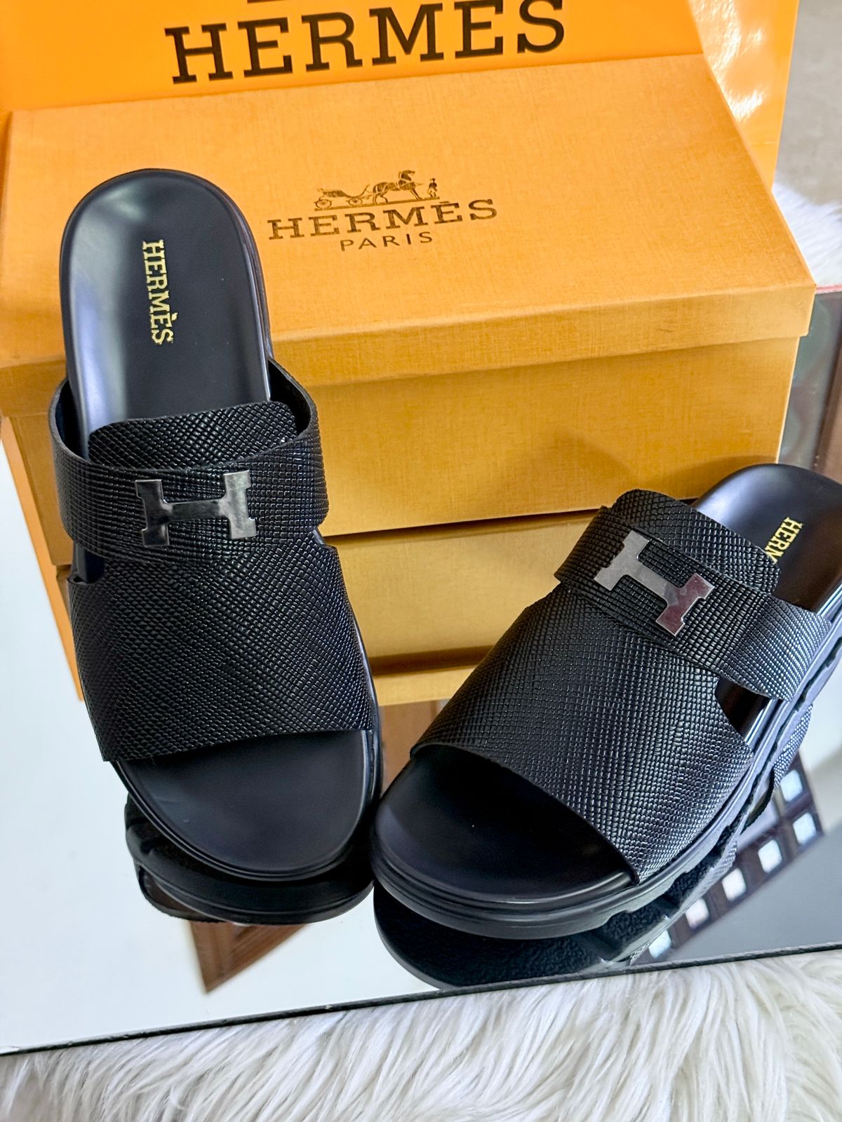 Her-mes H Black Slipper for Men