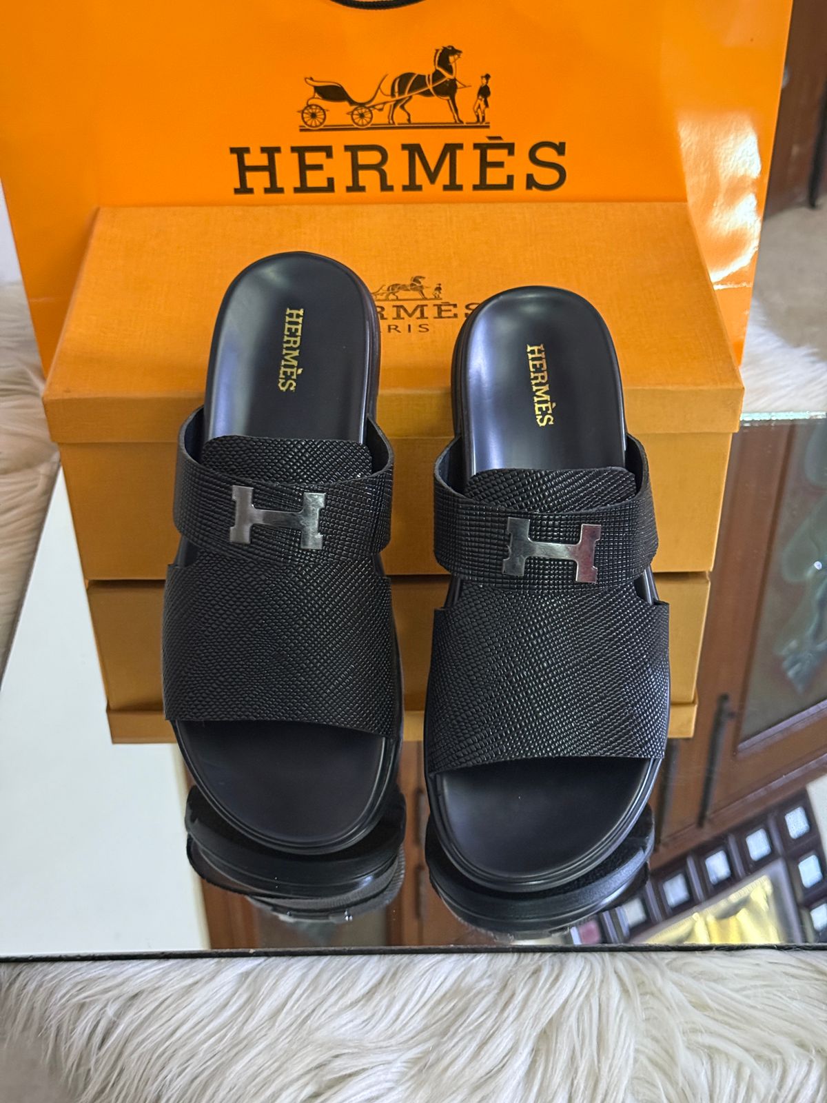 Her-mes H Black Slipper for Men
