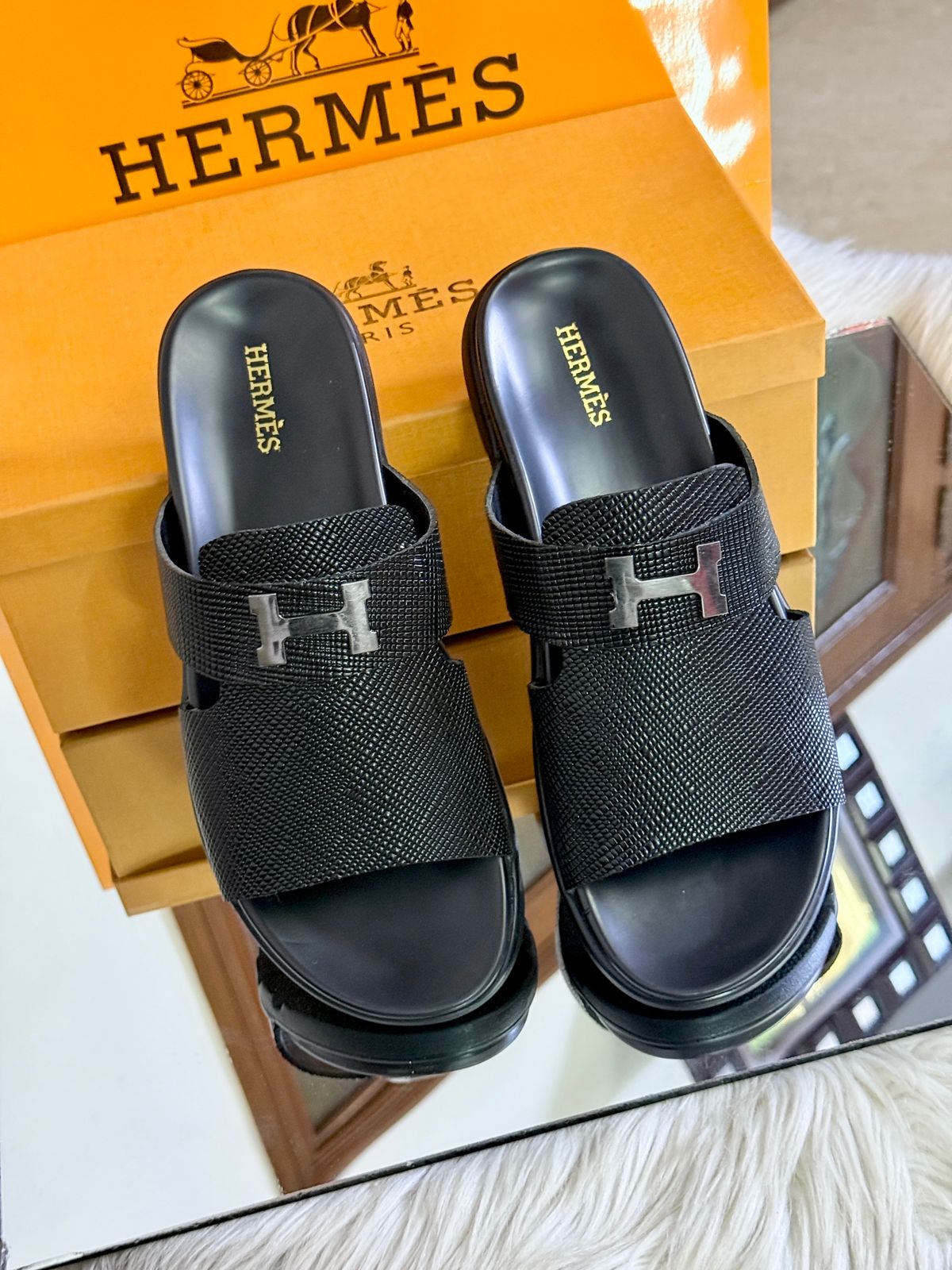 Her-mes H Black Slipper for Men