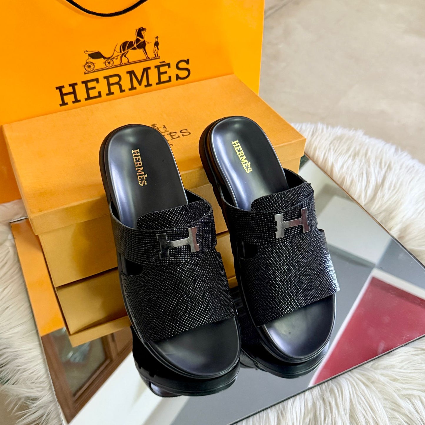 Her-mes H Black Slipper for Men
