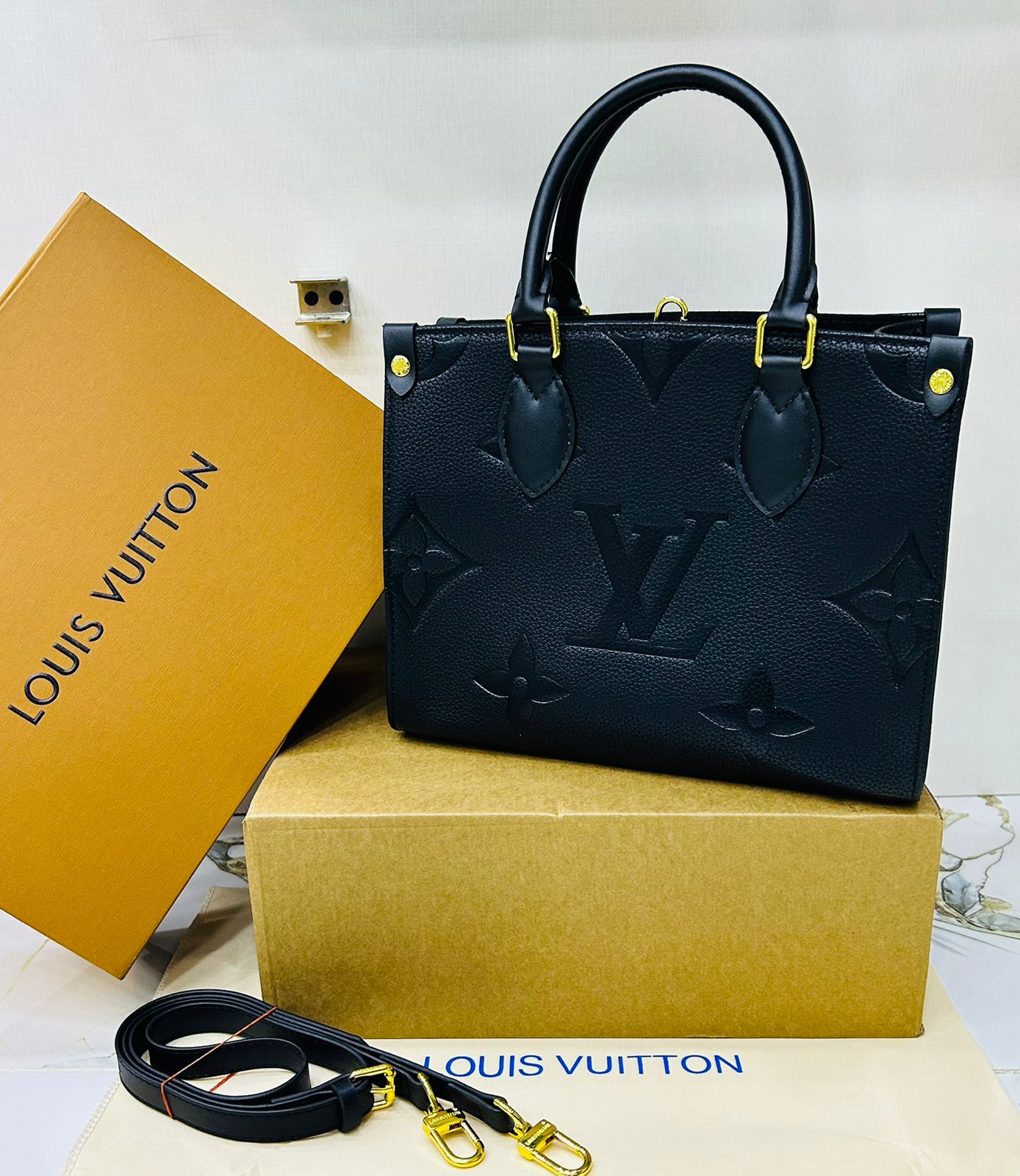 Lv 8 colors OnTheGo MM Size Shoulder bag for Women
