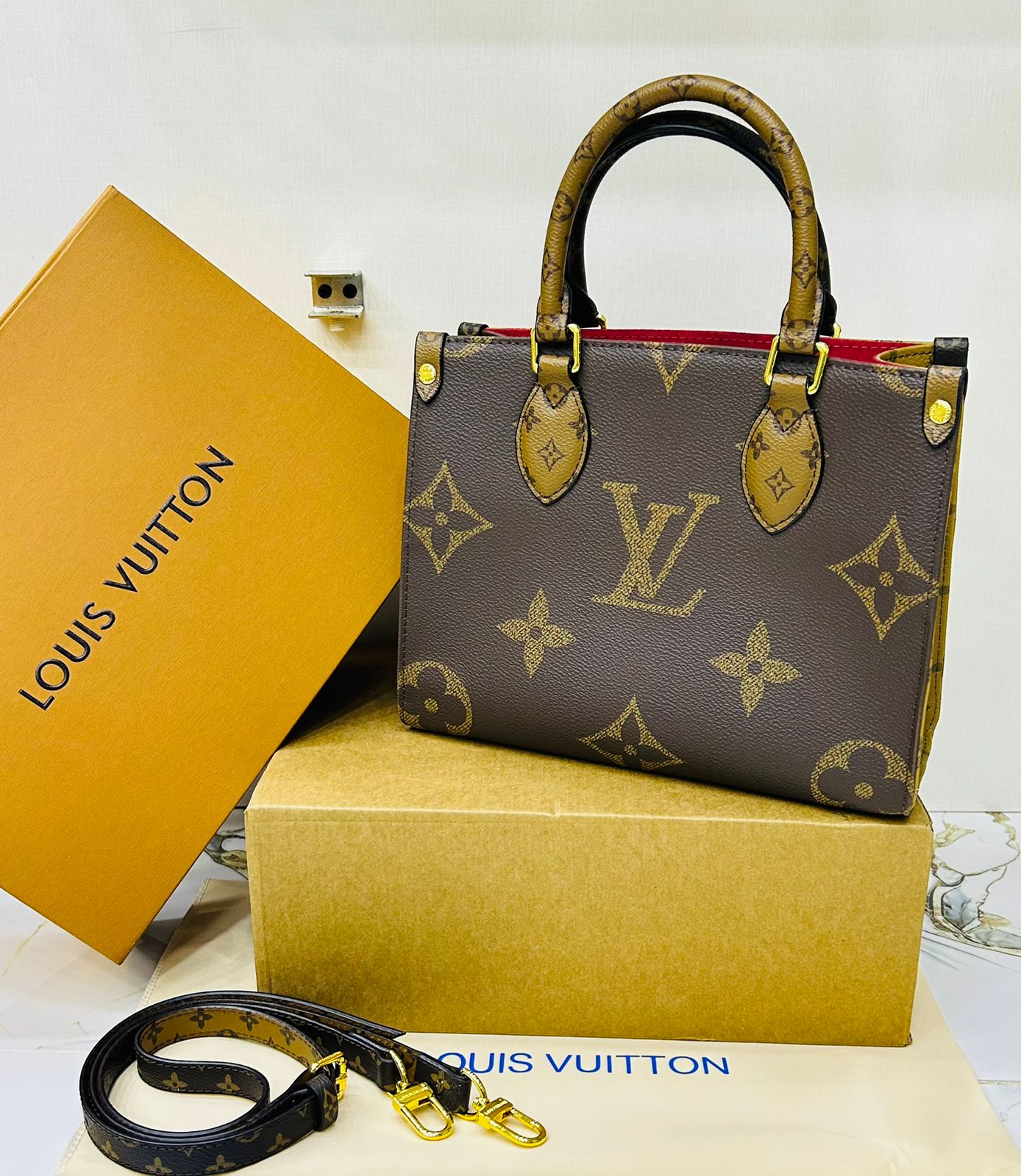 Lv 8 colors OnTheGo MM Size Shoulder bag for Women