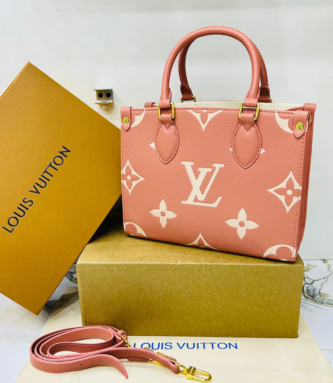 Lv 8 colors OnTheGo MM Size Shoulder bag for Women