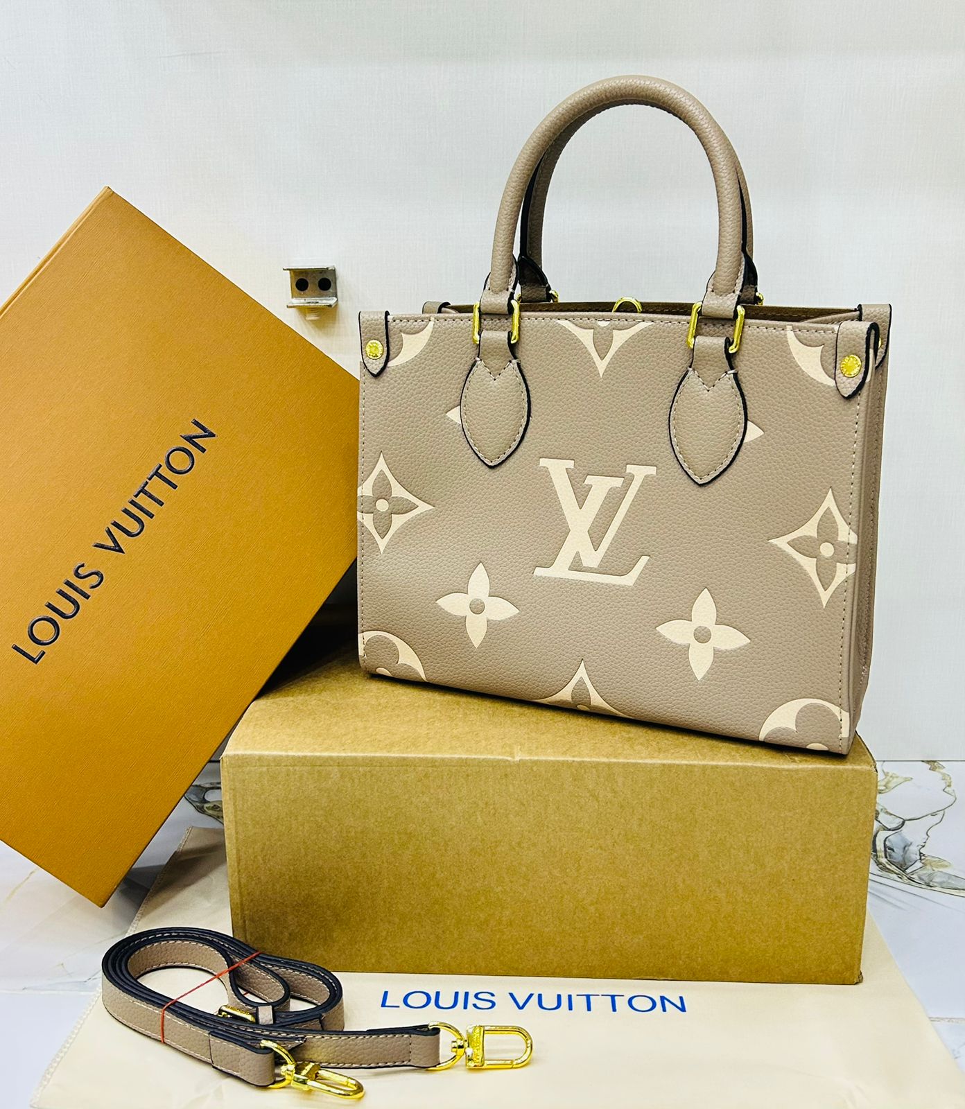 Lv 8 colors OnTheGo MM Size Shoulder bag for Women