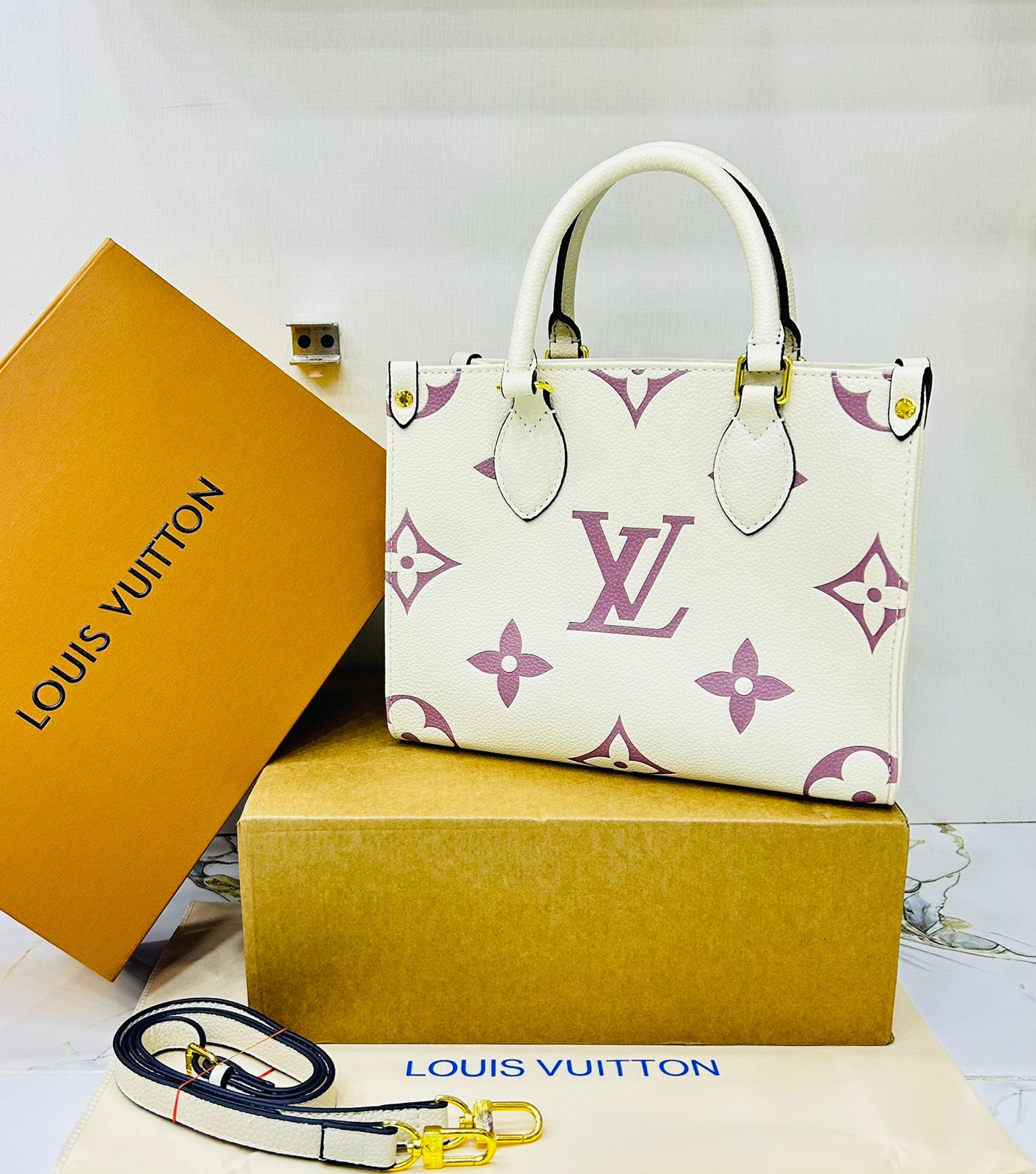 Lv 8 colors OnTheGo MM Size Shoulder bag for Women