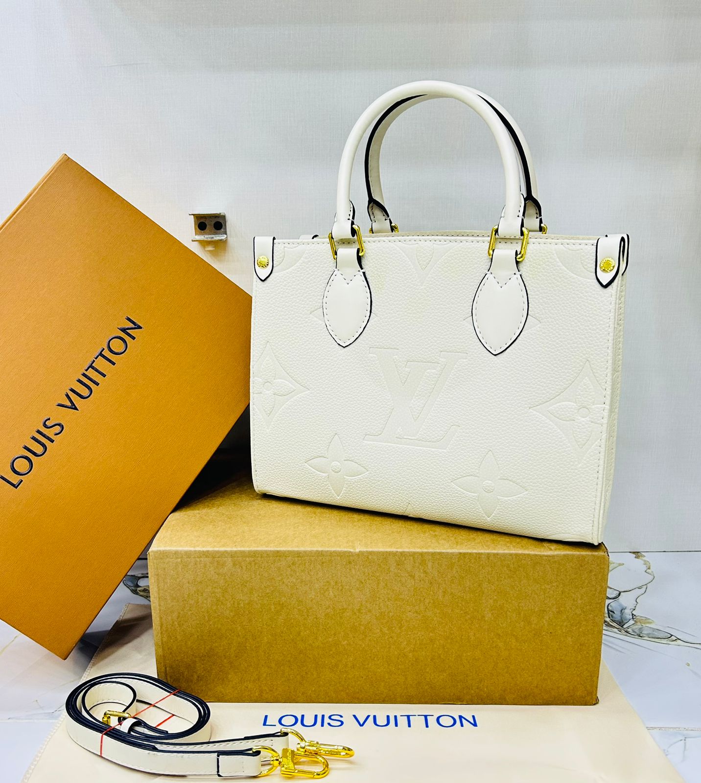 Lv 8 colors OnTheGo MM Size Shoulder bag for Women