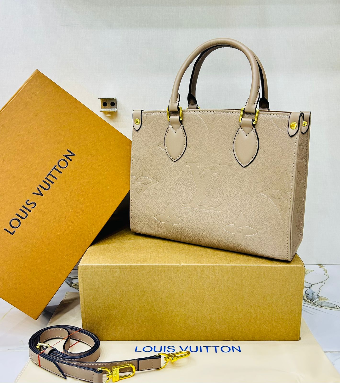 Lv 8 colors OnTheGo MM Size Shoulder bag for Women