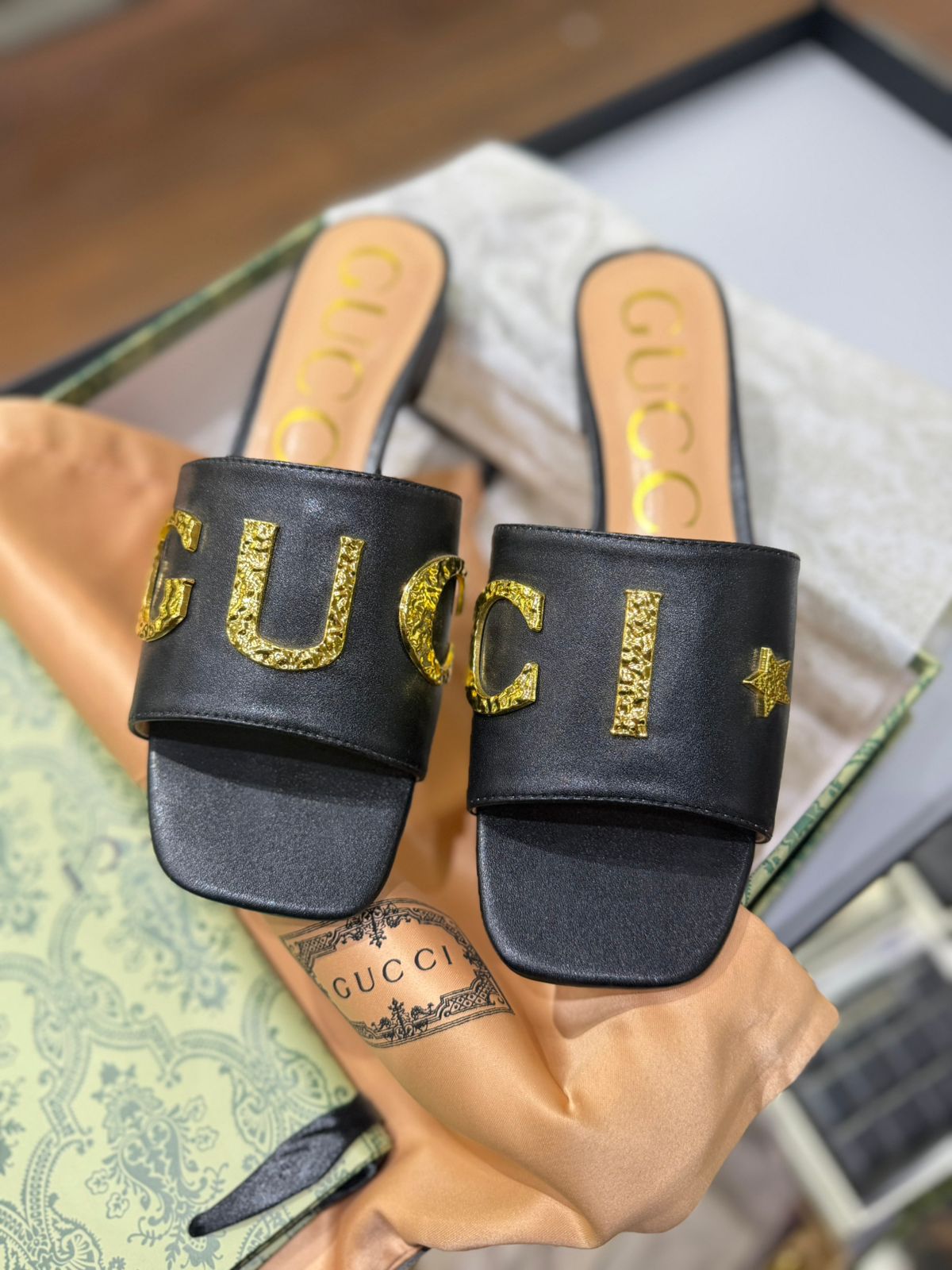 Guci Cara leather slide sandals for Women