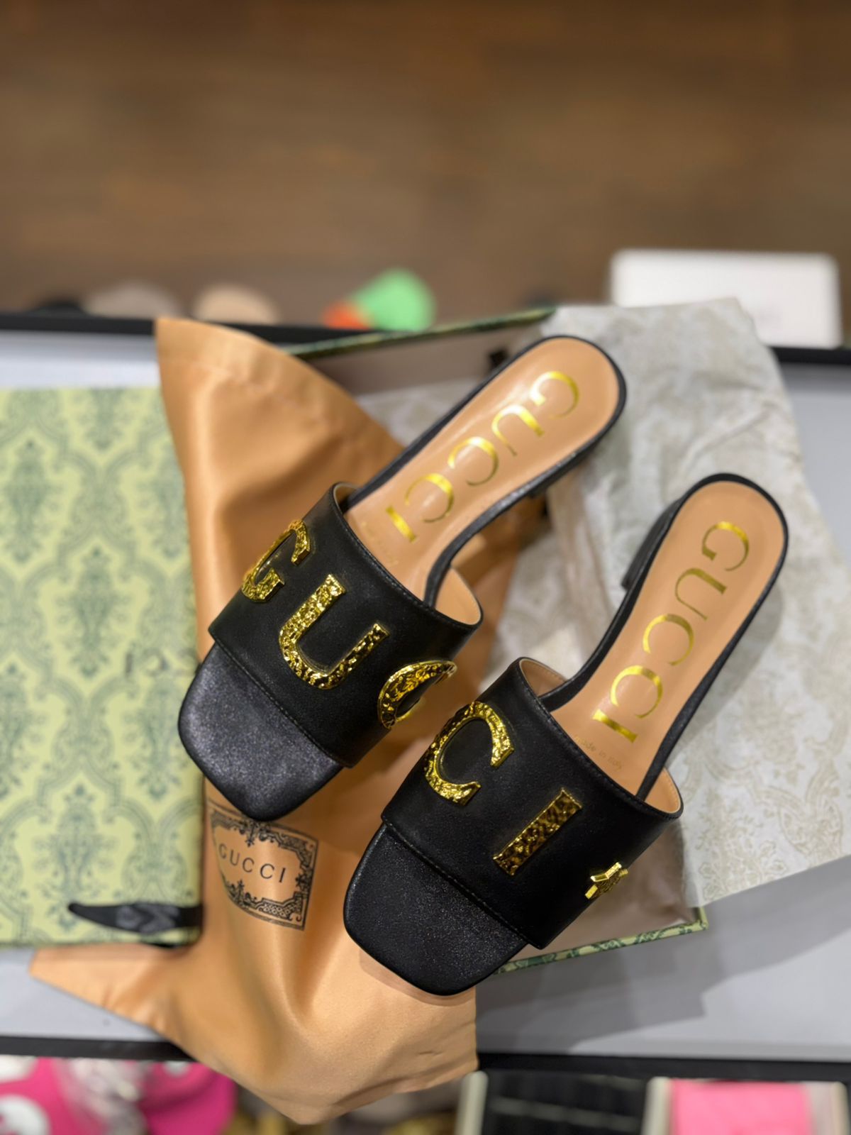 Guci Cara leather slide sandals for Women