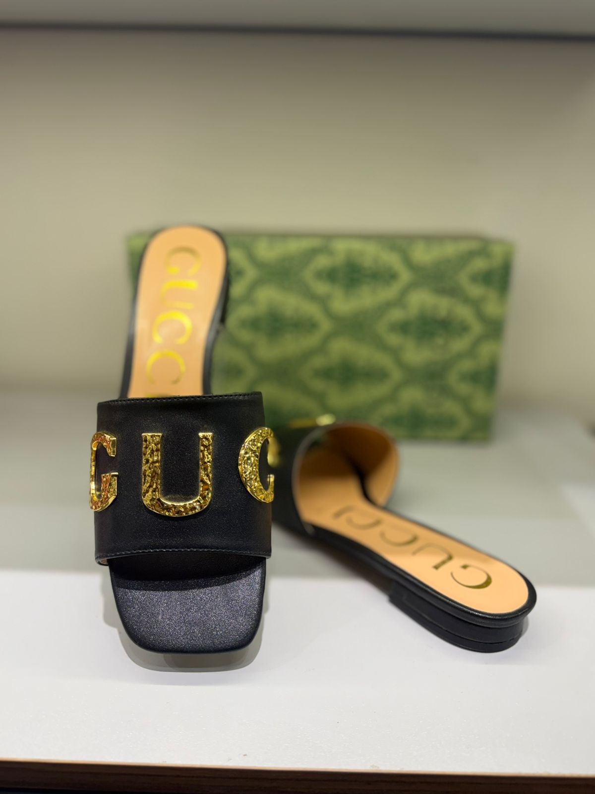 Guci Cara leather slide sandals for Women