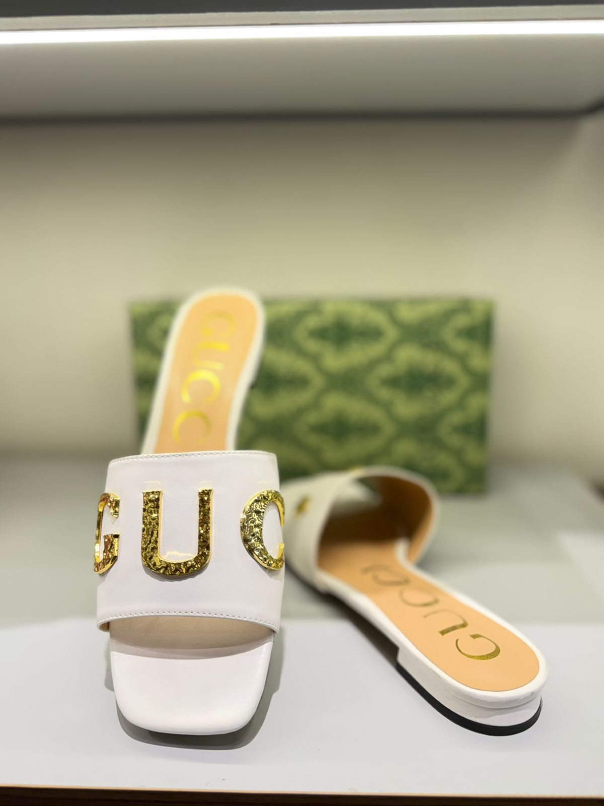 Guci Cara leather slide sandals for Women