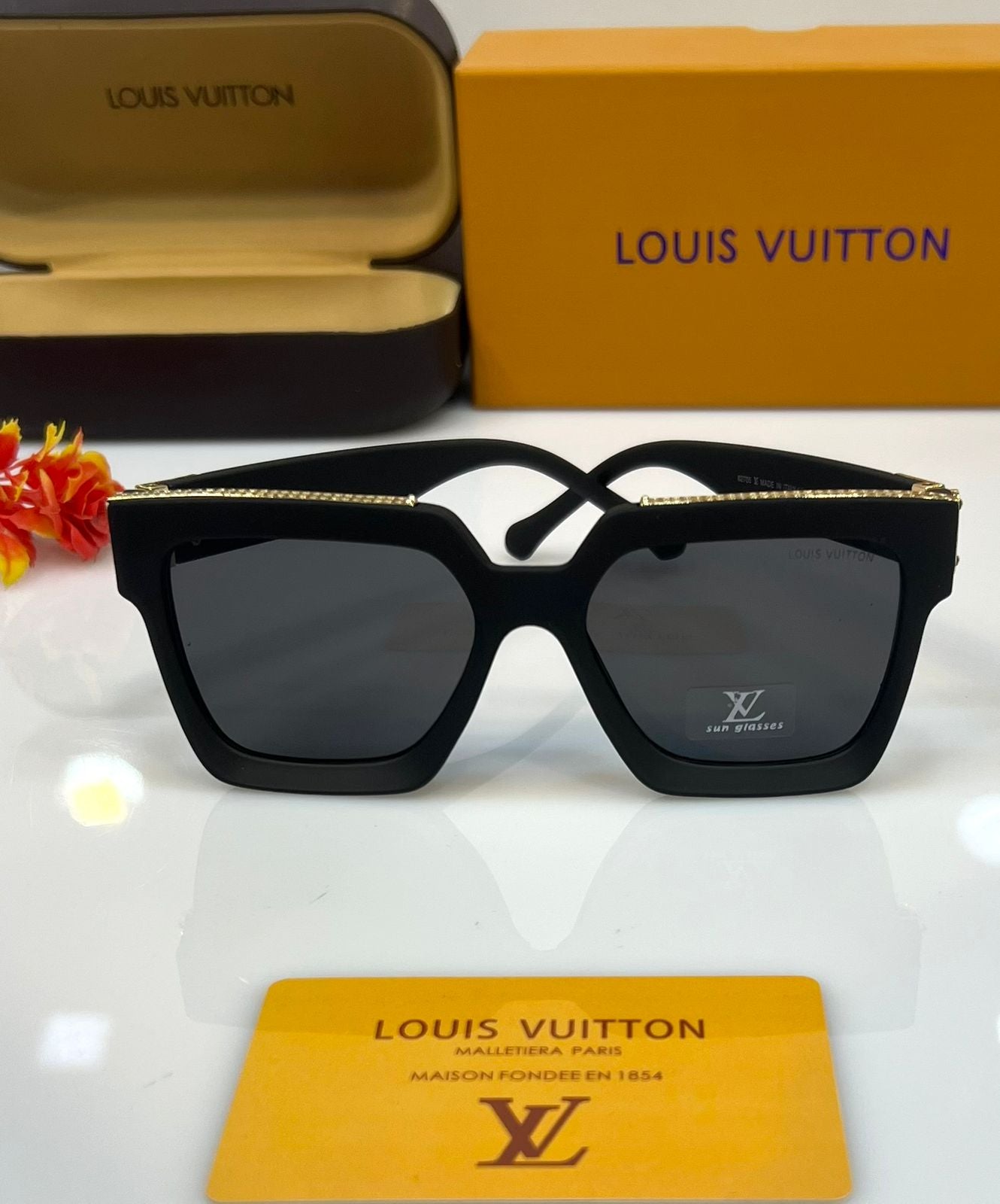LvE Black Sunglasses for Men and Women