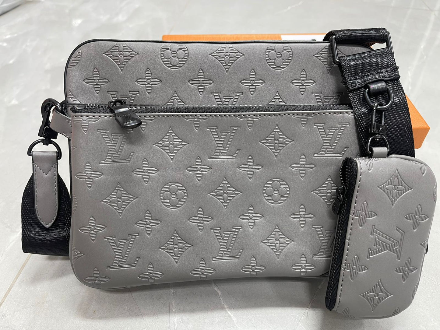 Lve Crossbody bag For Men