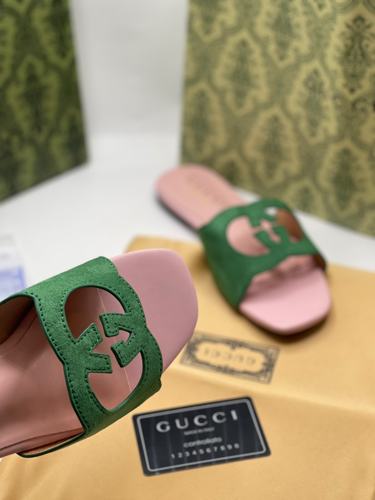 Guci Interlocking G slide Sandal for Women