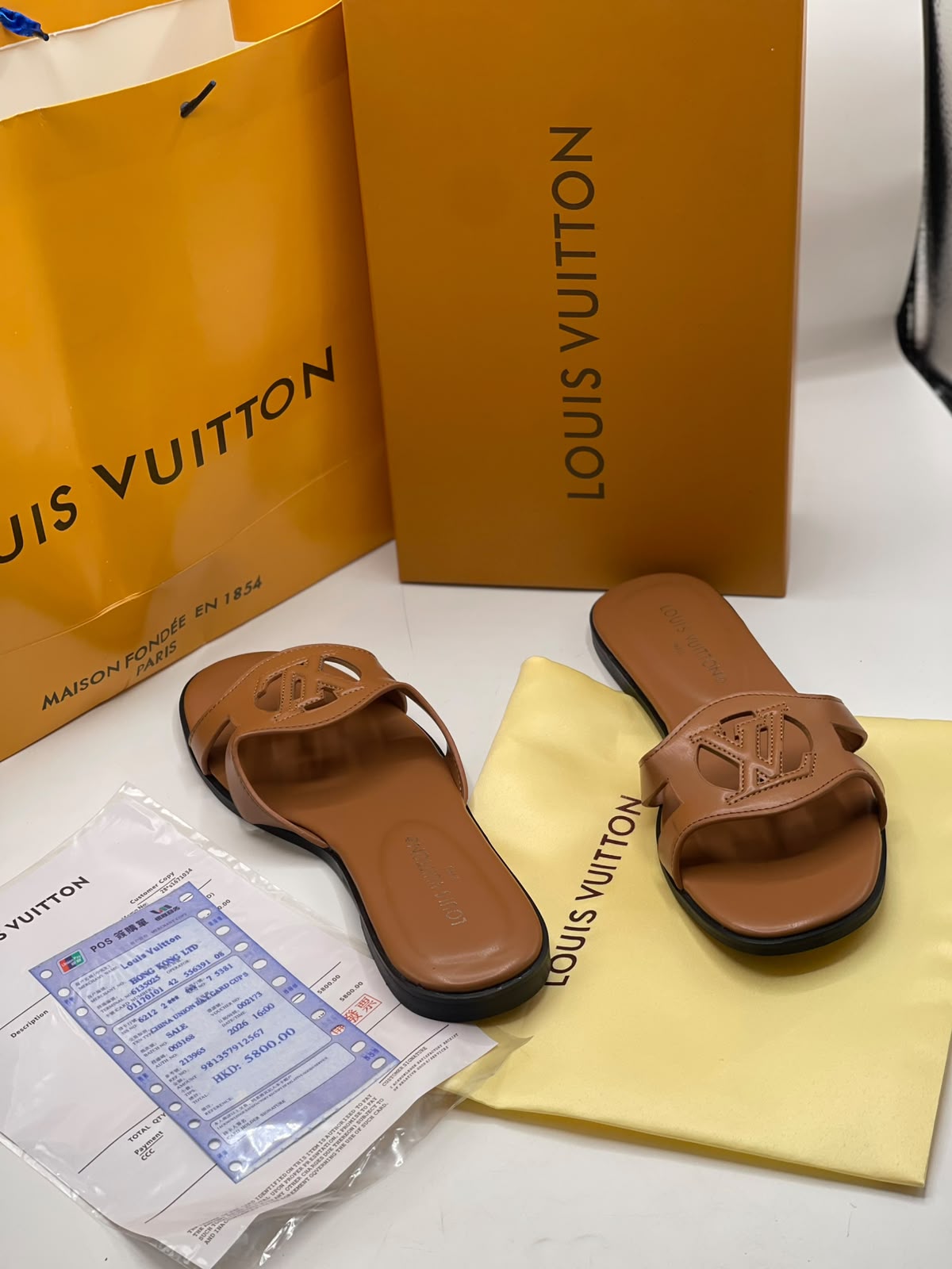 LvE Isola Flat Sandals Slippers for Women