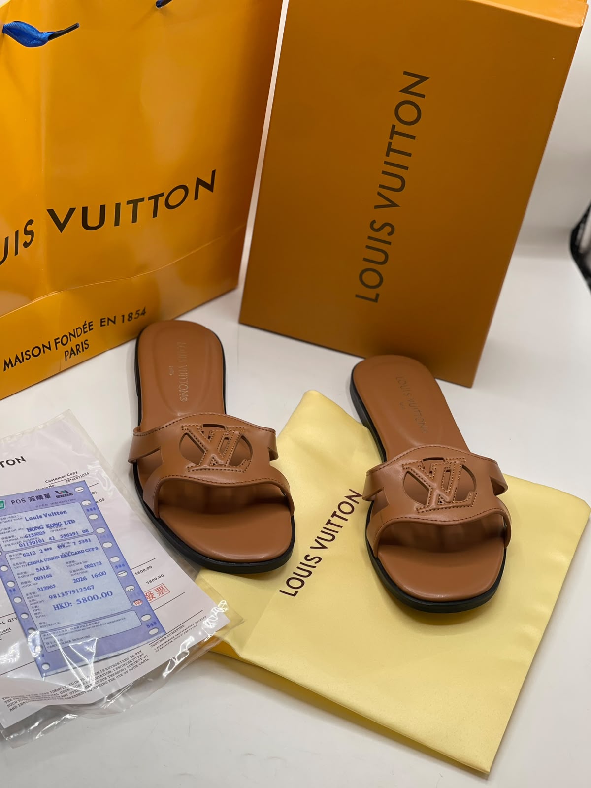 LvE Isola Flat Sandals Slippers for Women