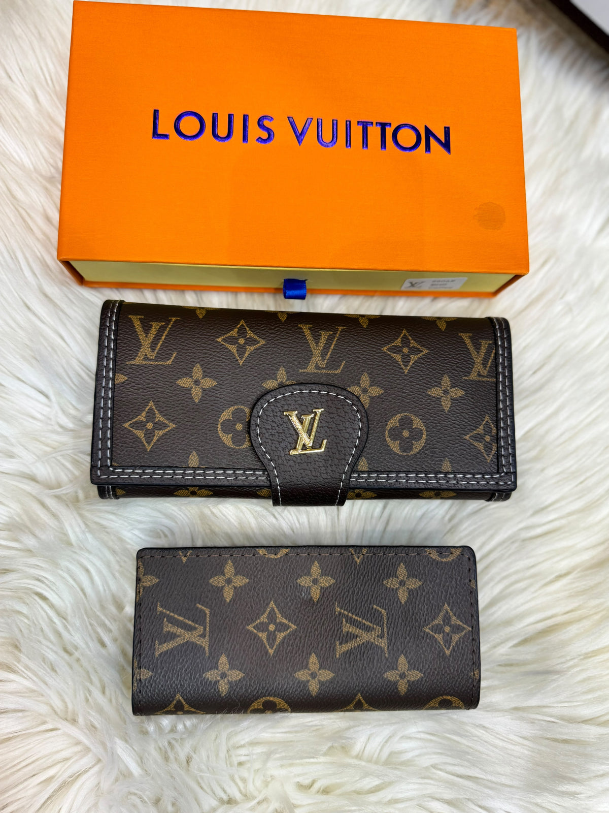 LvE Long Wallet with Card Holder for Women