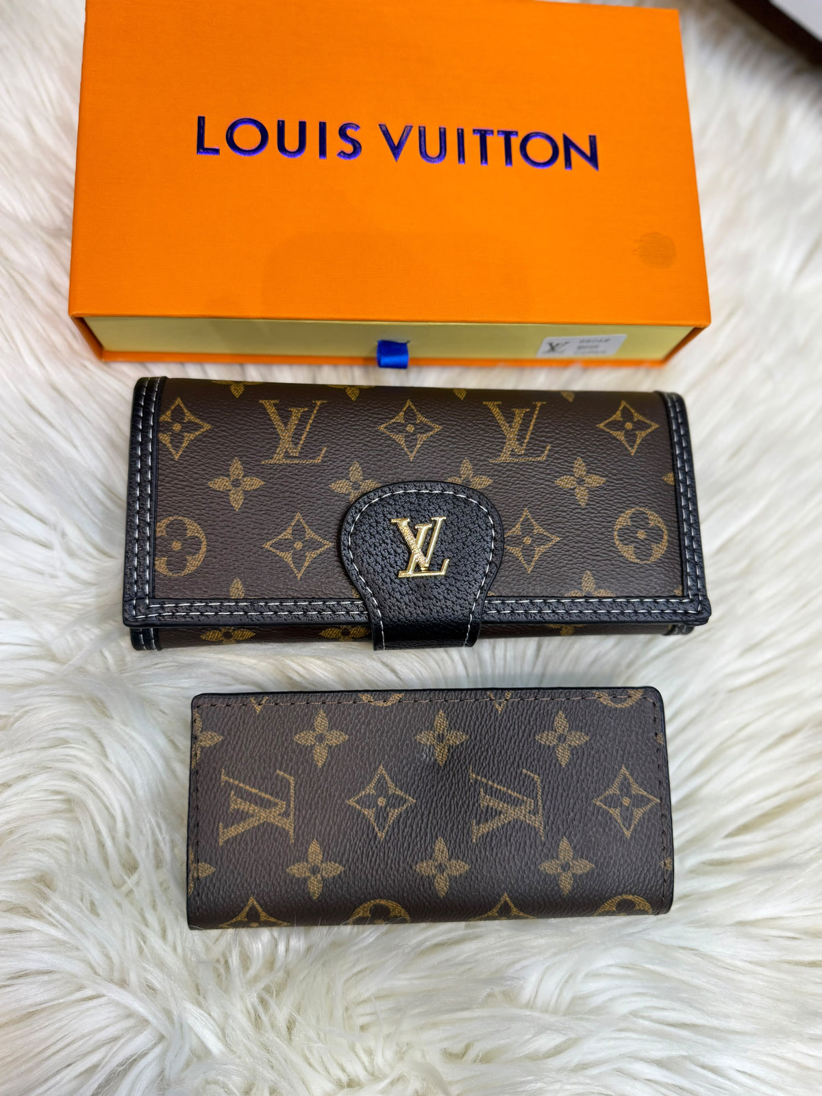 LvE Long Wallet with Card Holder for Women