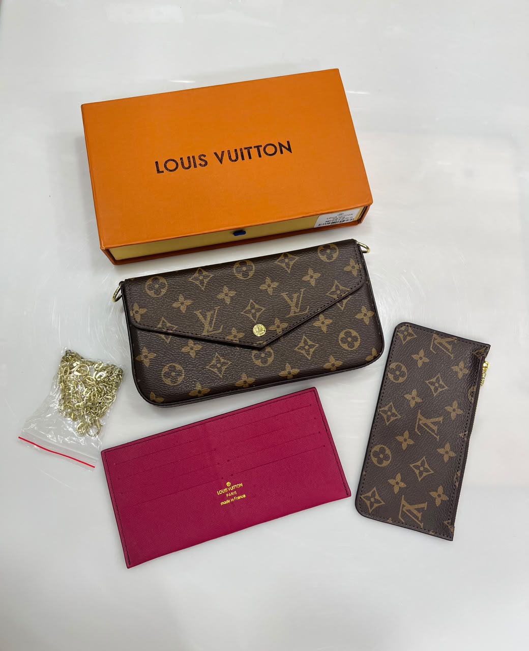 LvE Chain Crossbody Bag for Women
