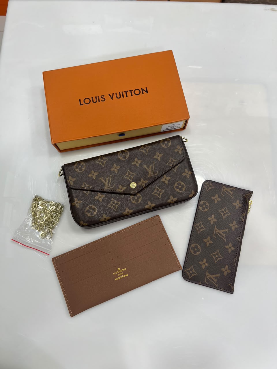 LvE Chain Crossbody Bag for Women