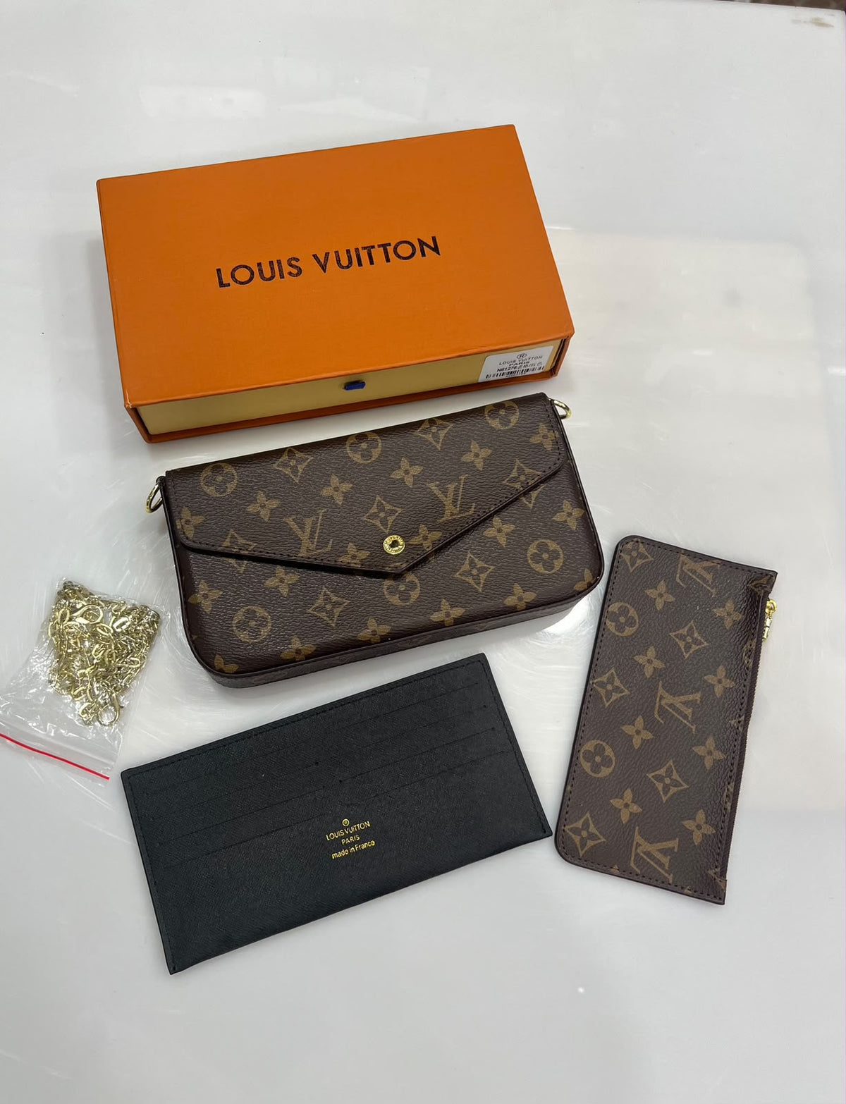 LvE Chain Crossbody Bag for Women