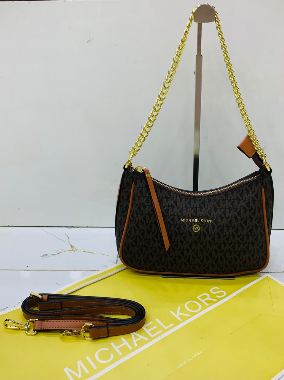 MK Jet Set Charm Pochette Shoulder bag For Women